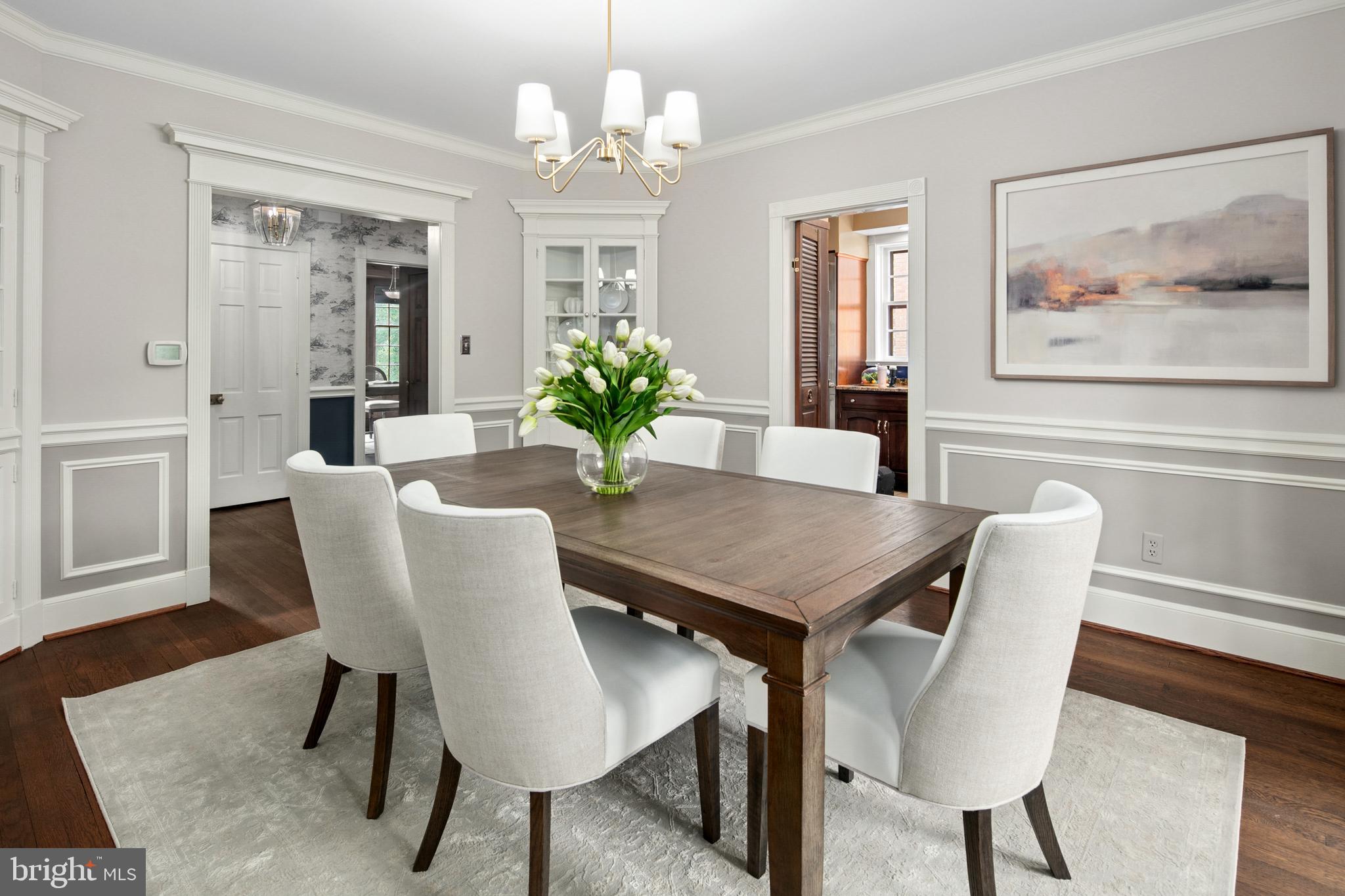 1751 Crestwood Dr NW