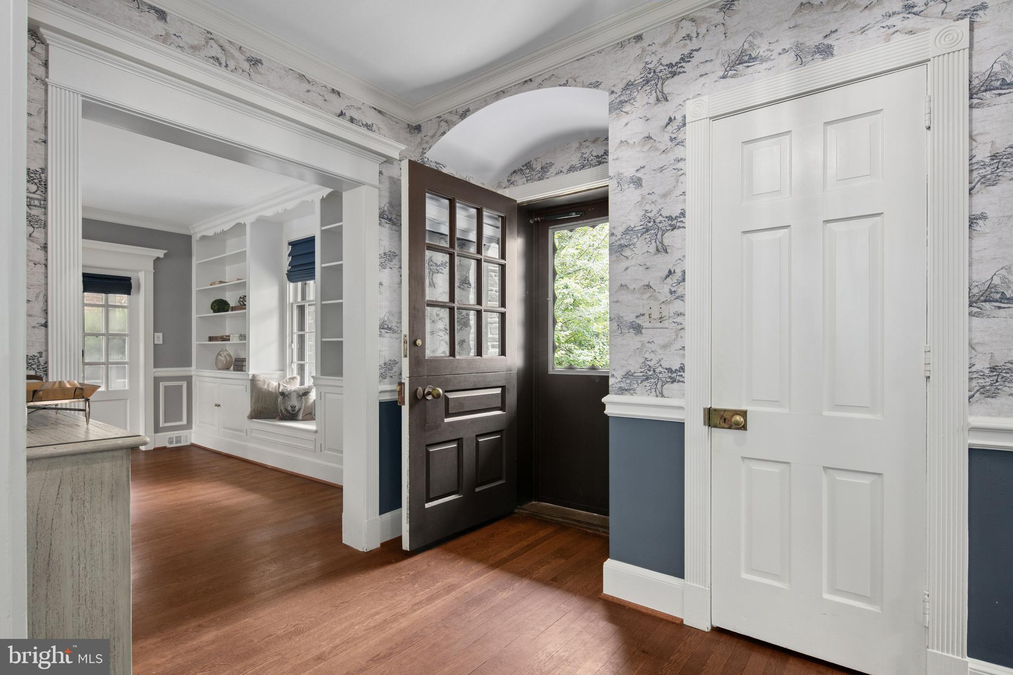 1751 Crestwood Dr NW