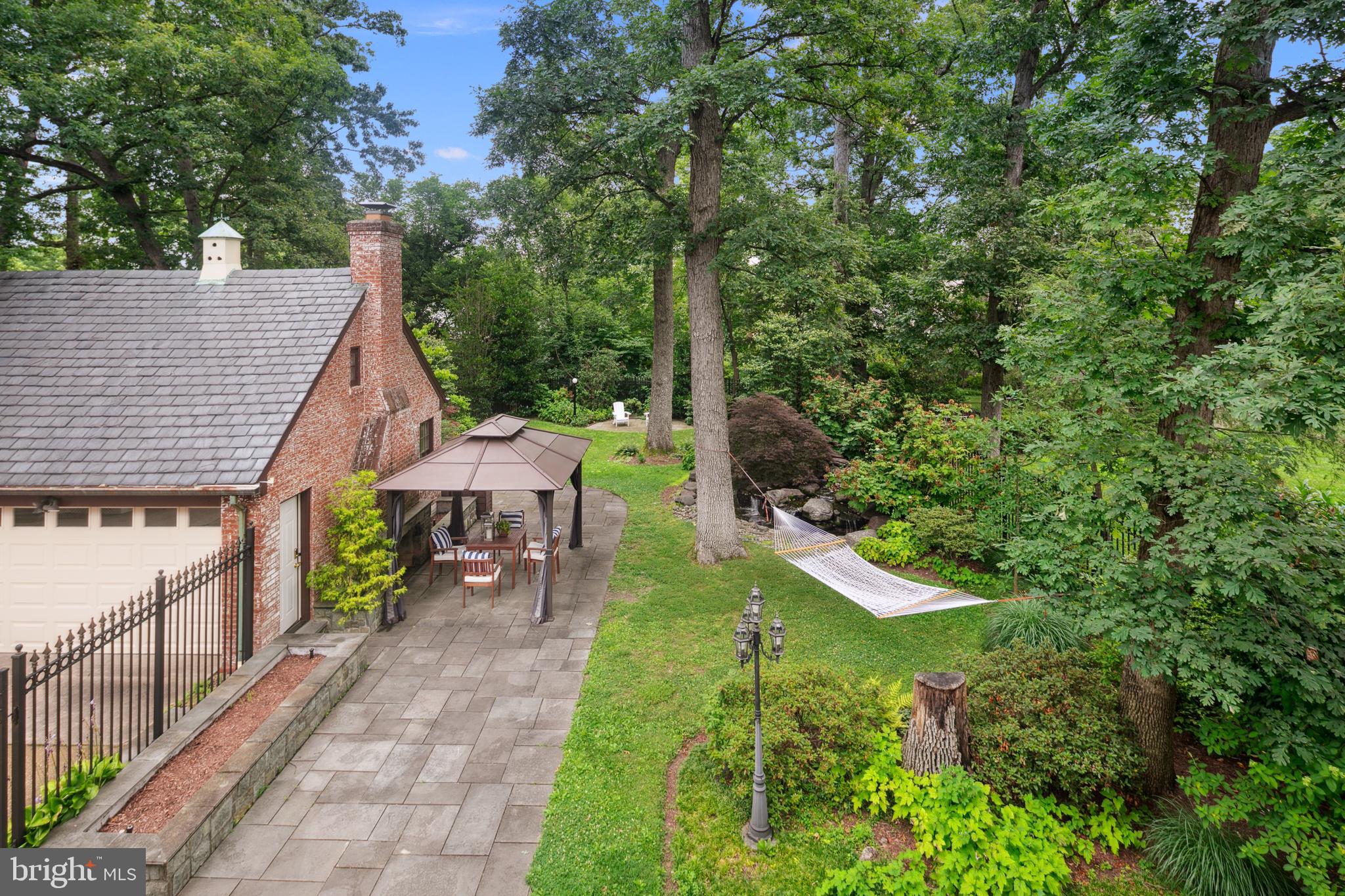 1751 Crestwood Dr NW