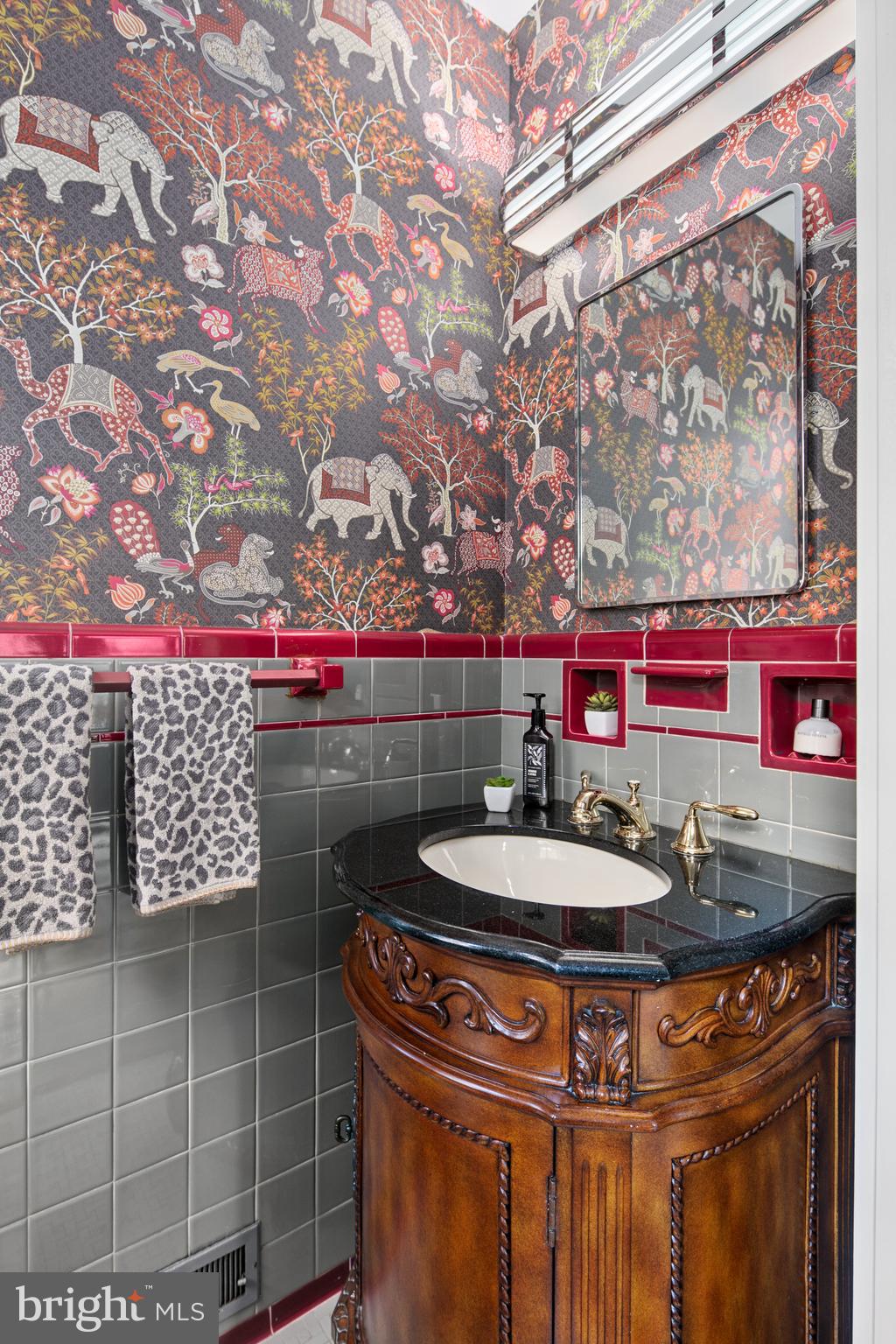 1751 Crestwood Dr NW