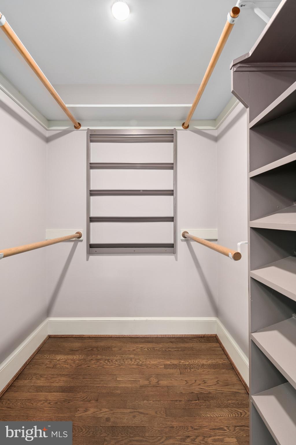 1751 Crestwood Dr NW