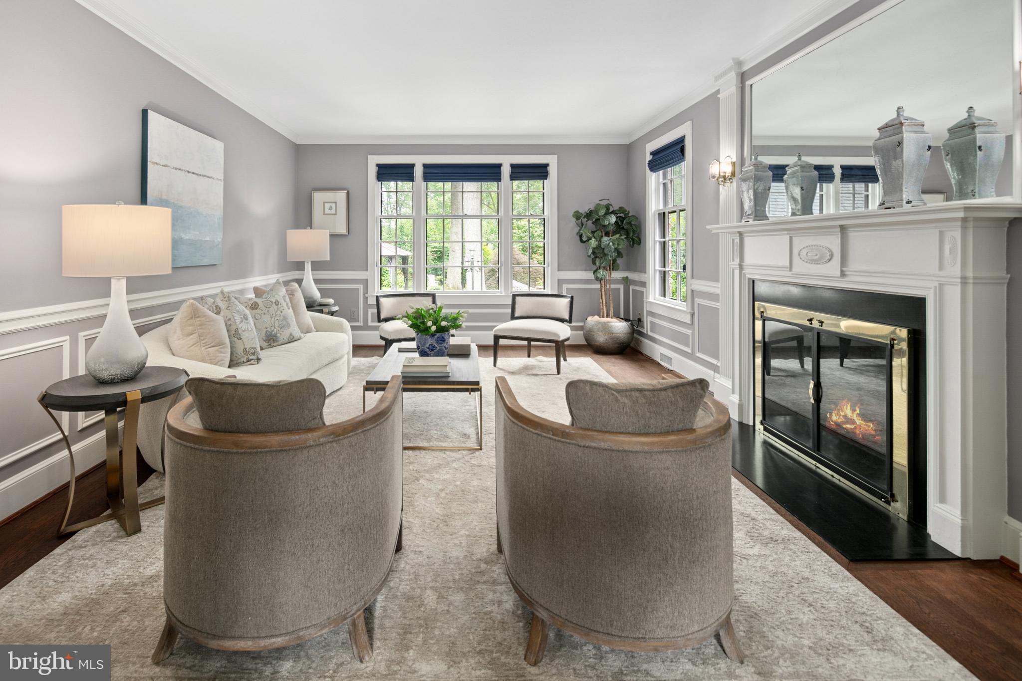 1751 Crestwood Dr NW