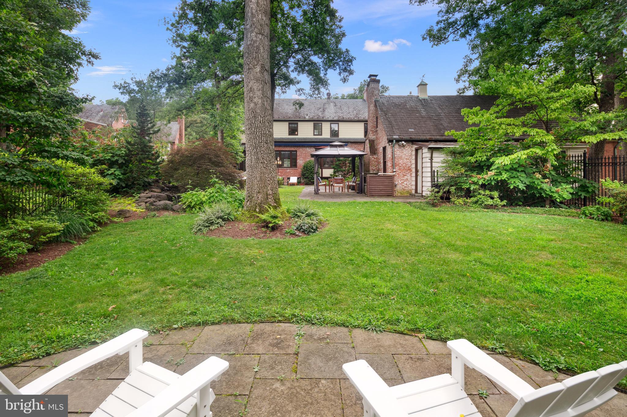 1751 Crestwood Dr NW