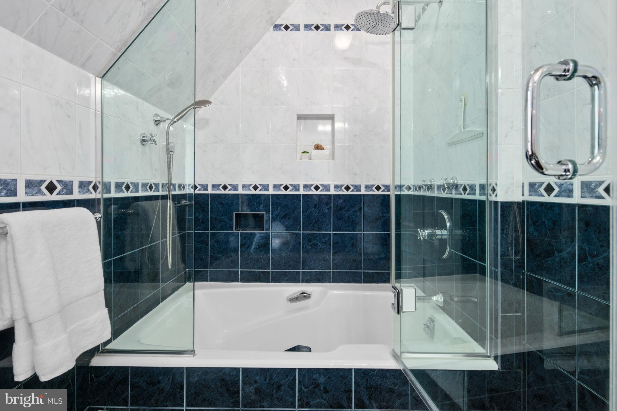 1751 Crestwood Dr NW