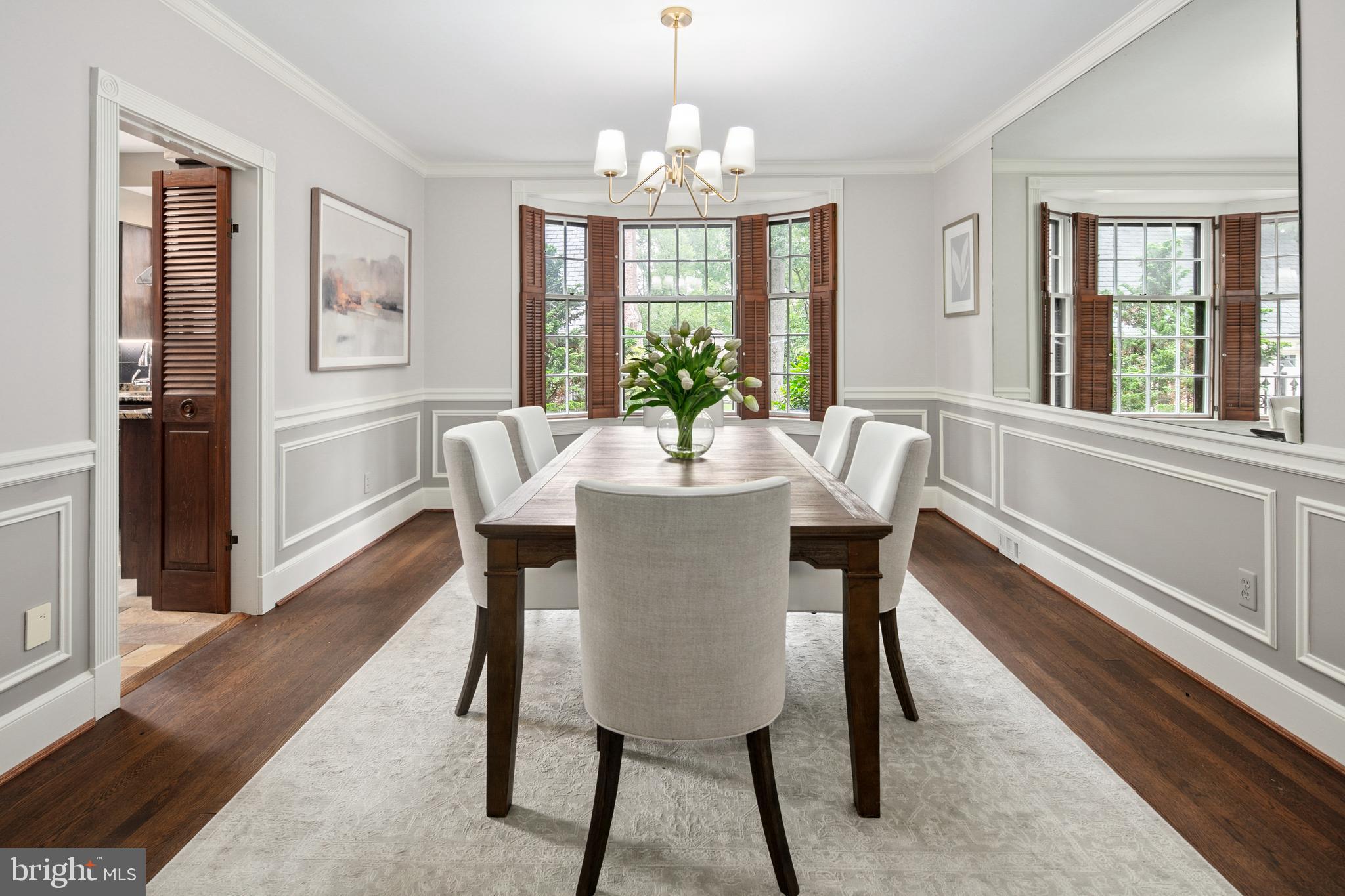 1751 Crestwood Dr NW