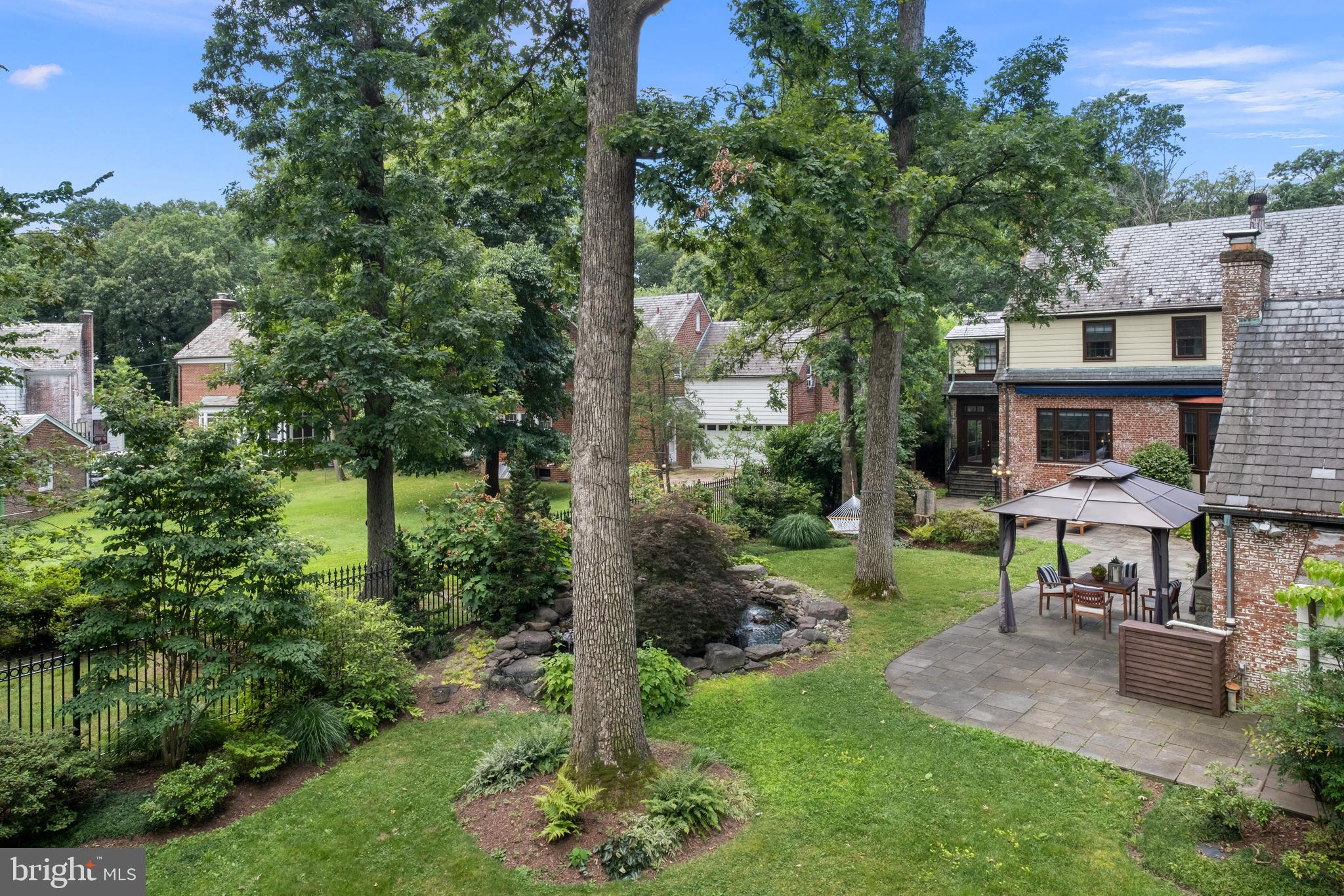 1751 Crestwood Dr NW