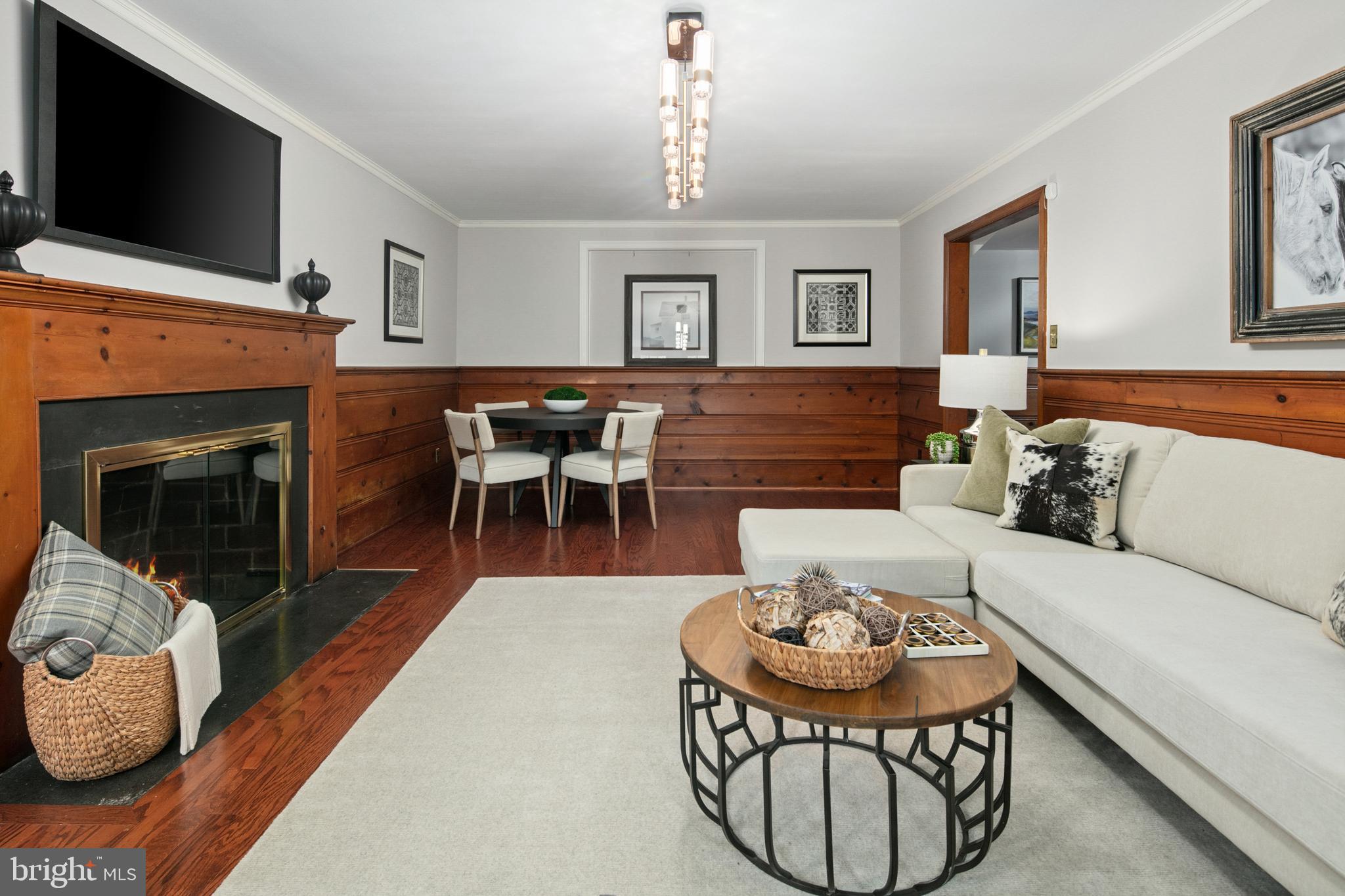 1751 Crestwood Dr NW