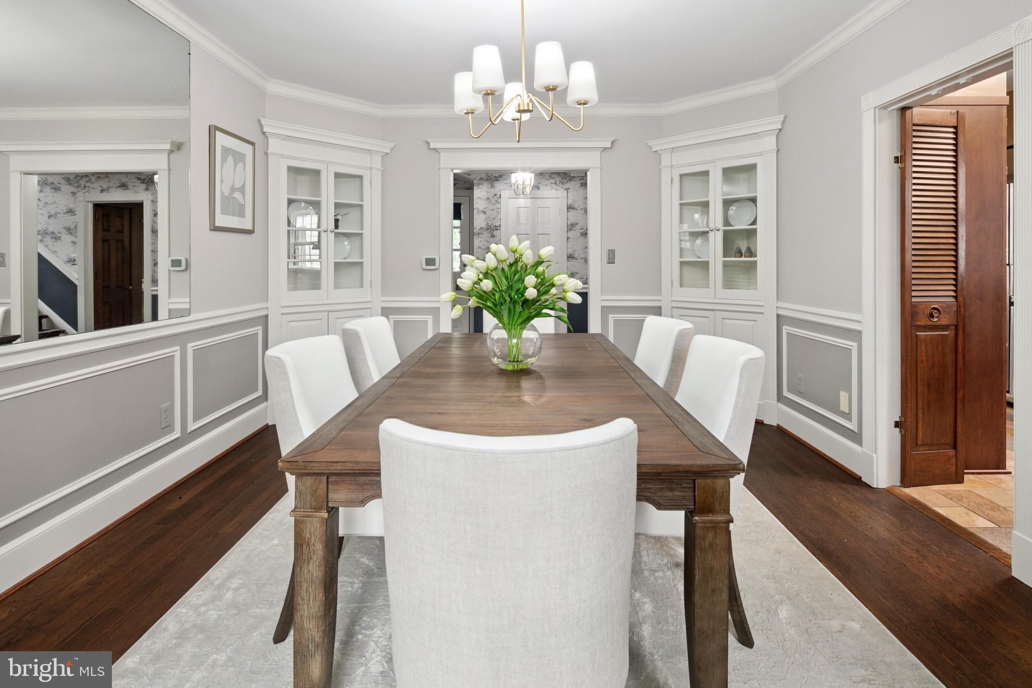 1751 Crestwood Dr NW