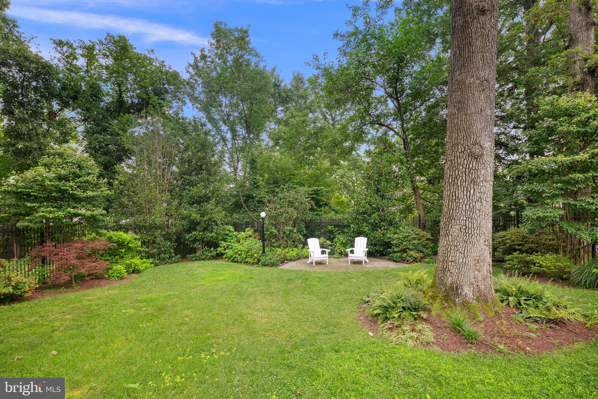 1751 Crestwood Dr NW