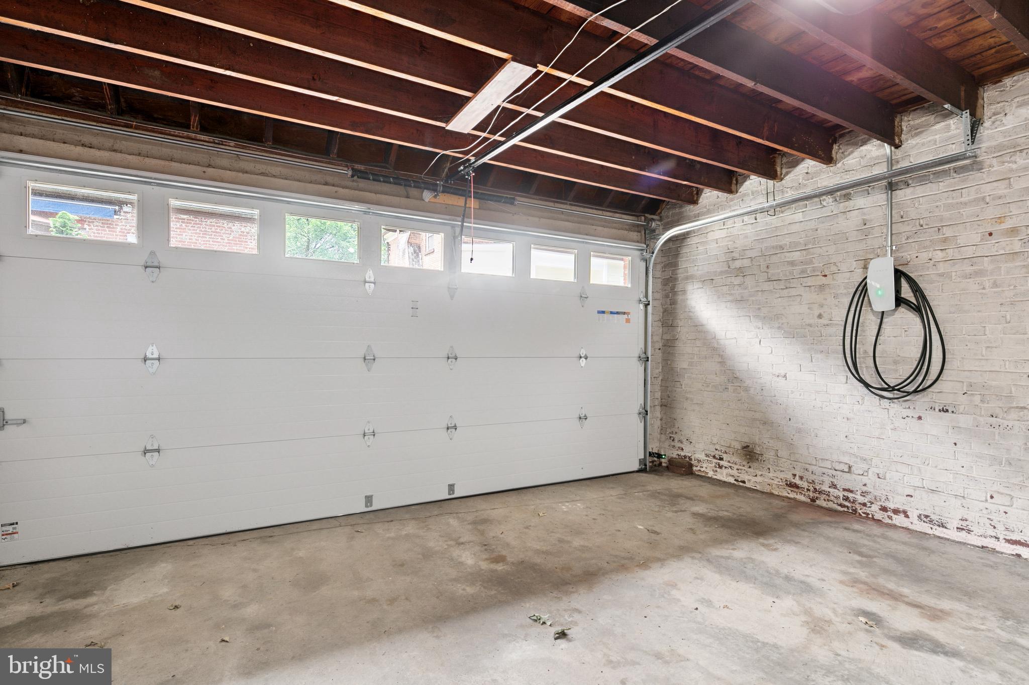 1751 Crestwood Dr NW