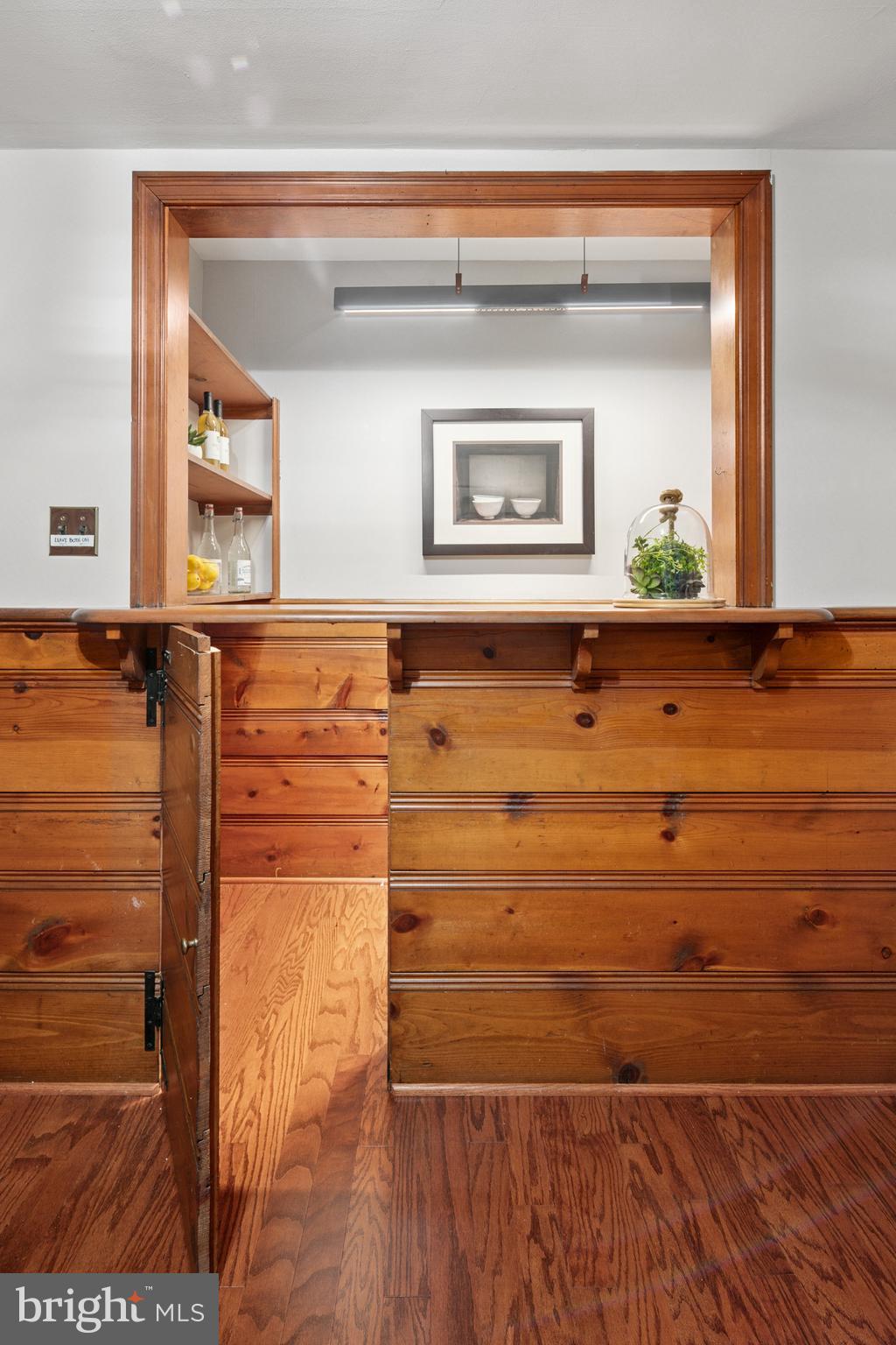 1751 Crestwood Dr NW