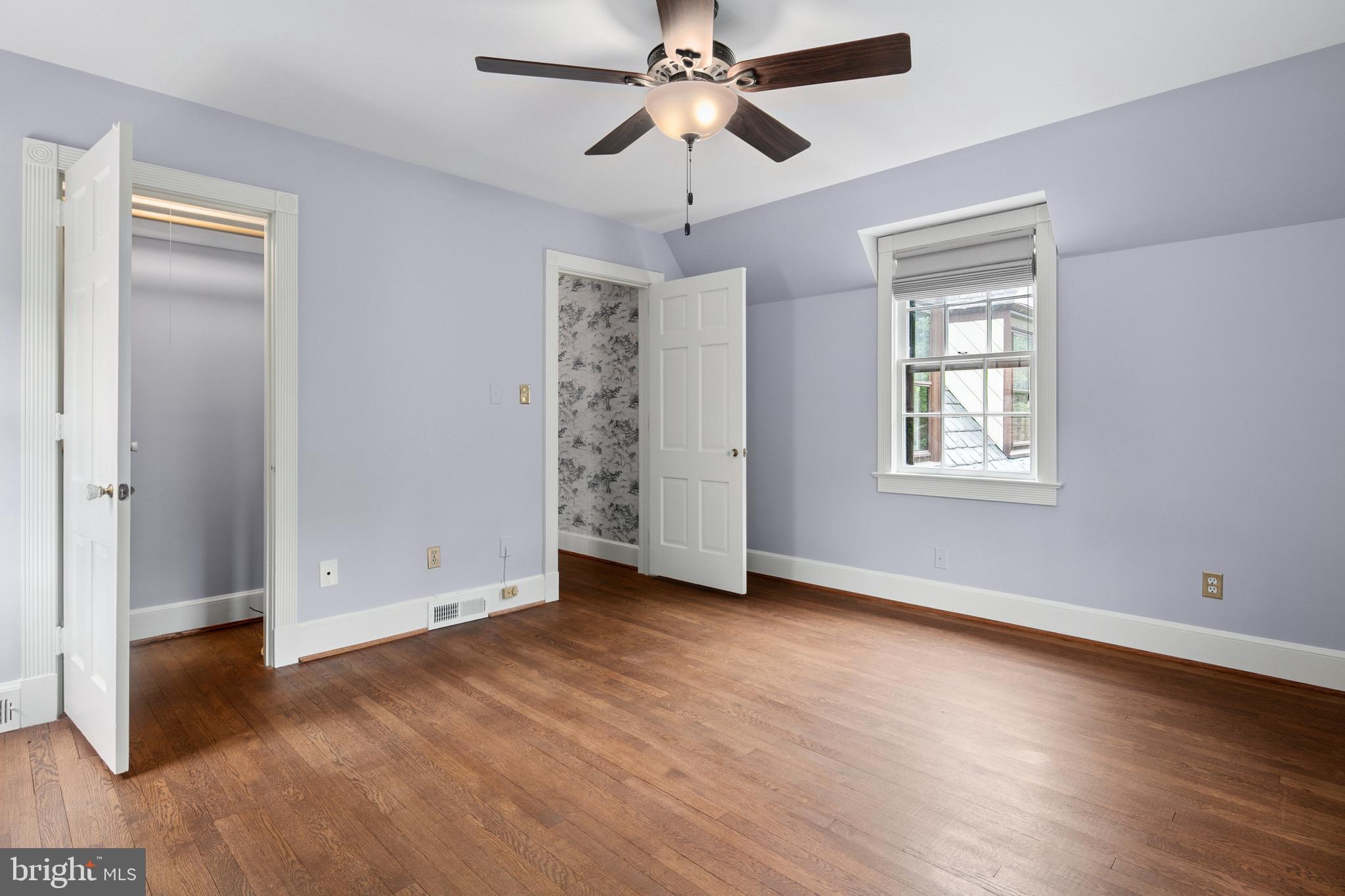 1751 Crestwood Dr NW