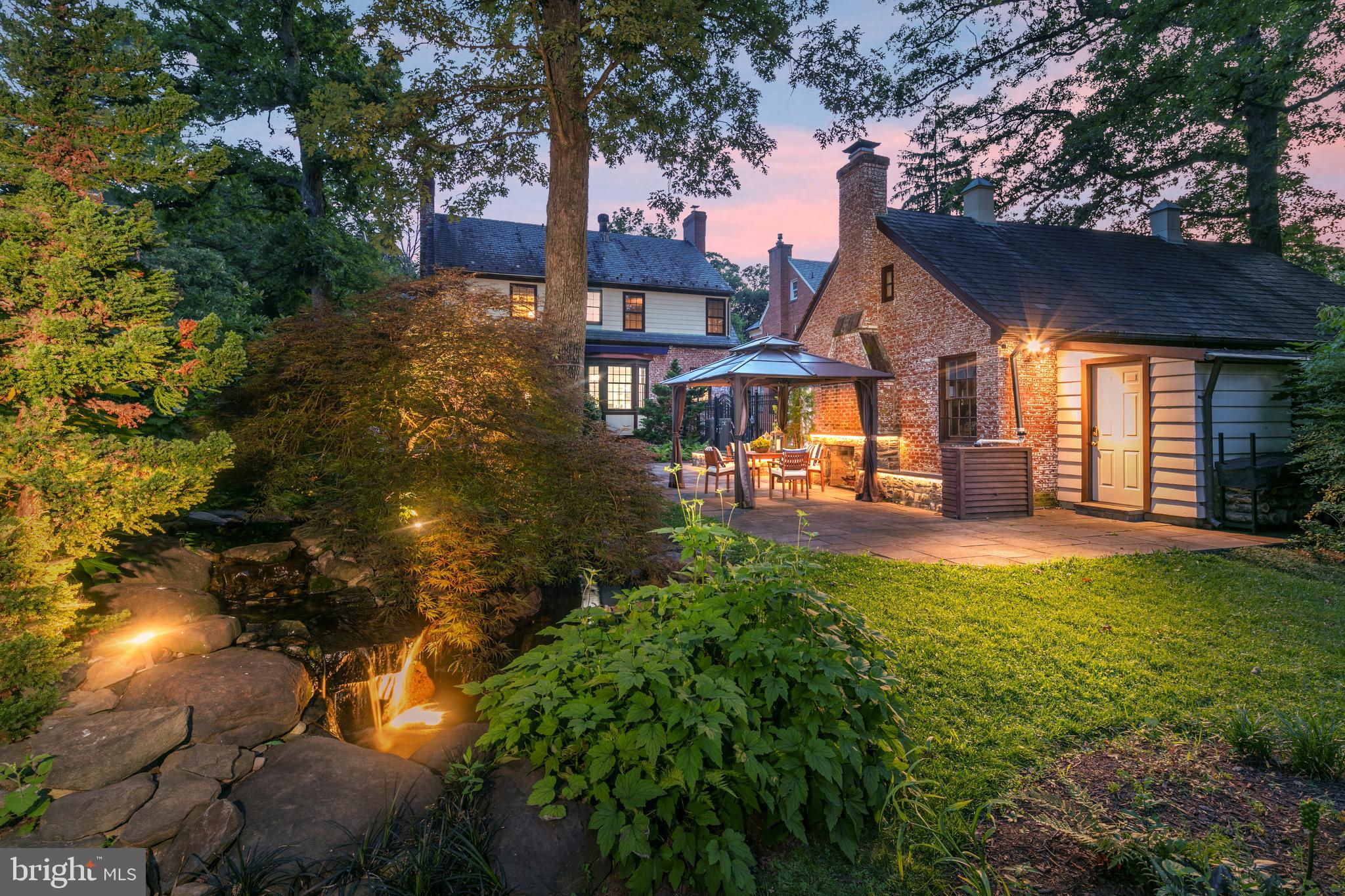 1751 Crestwood Dr NW