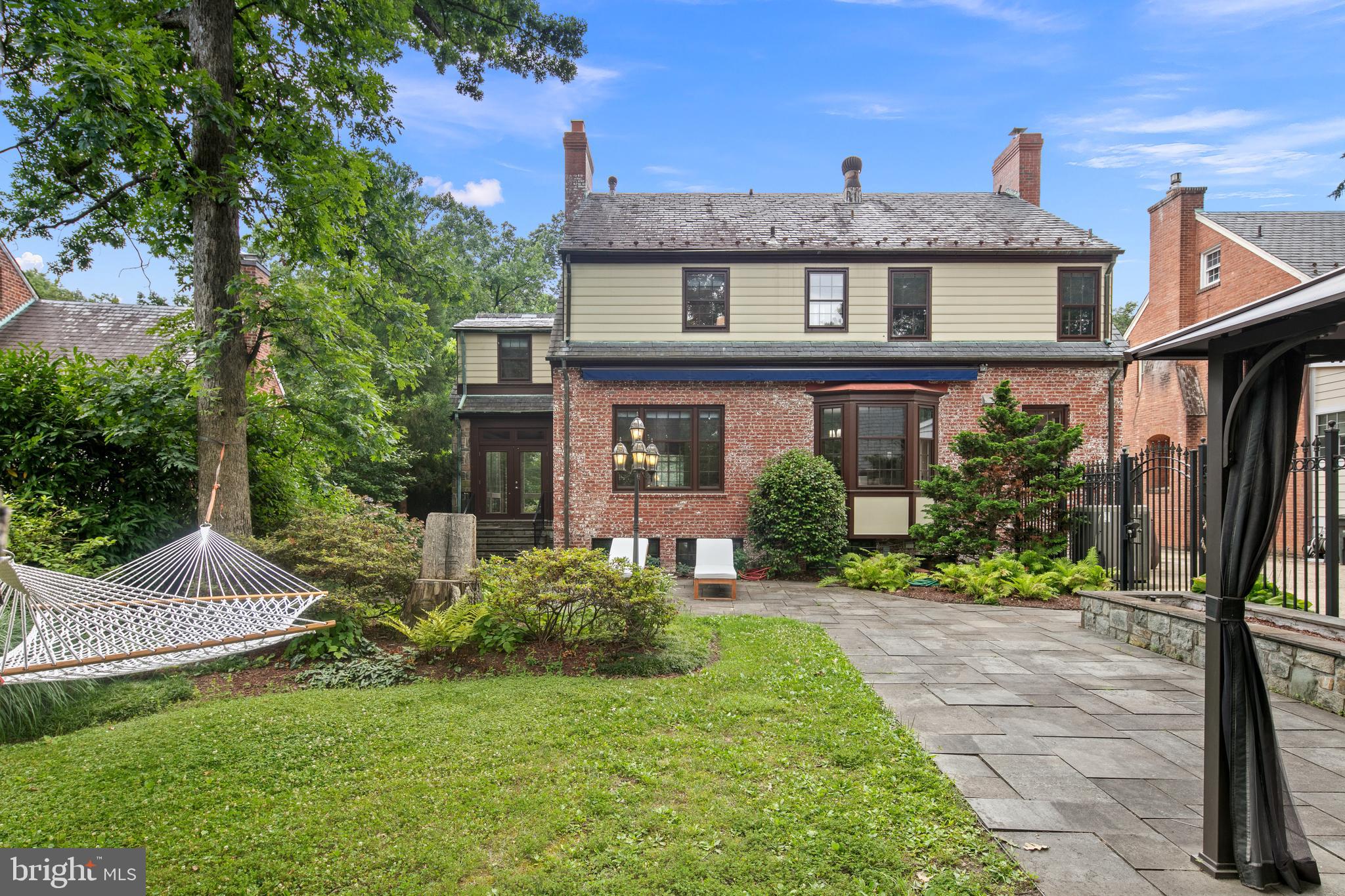 1751 Crestwood Dr NW