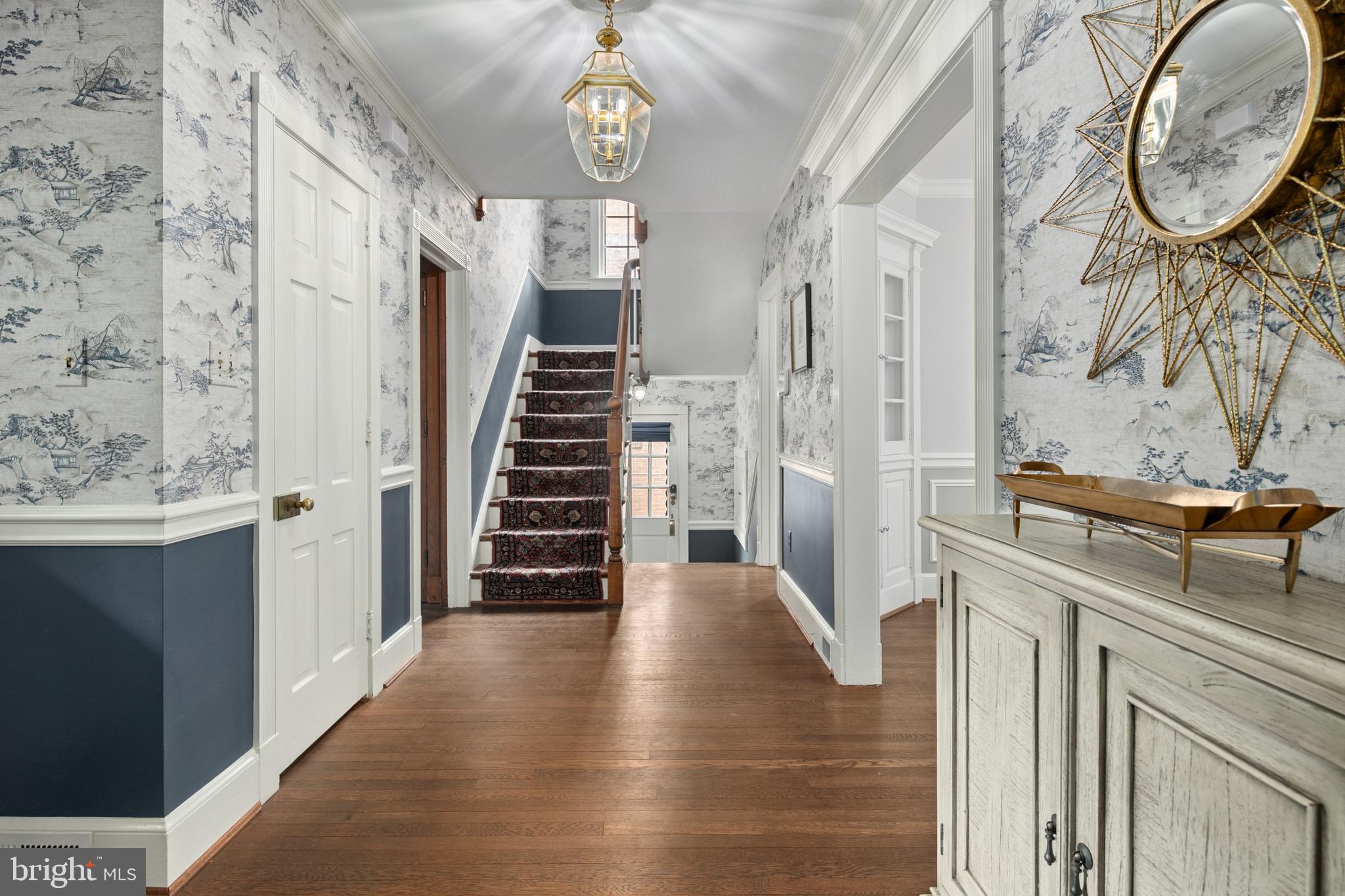 1751 Crestwood Dr NW