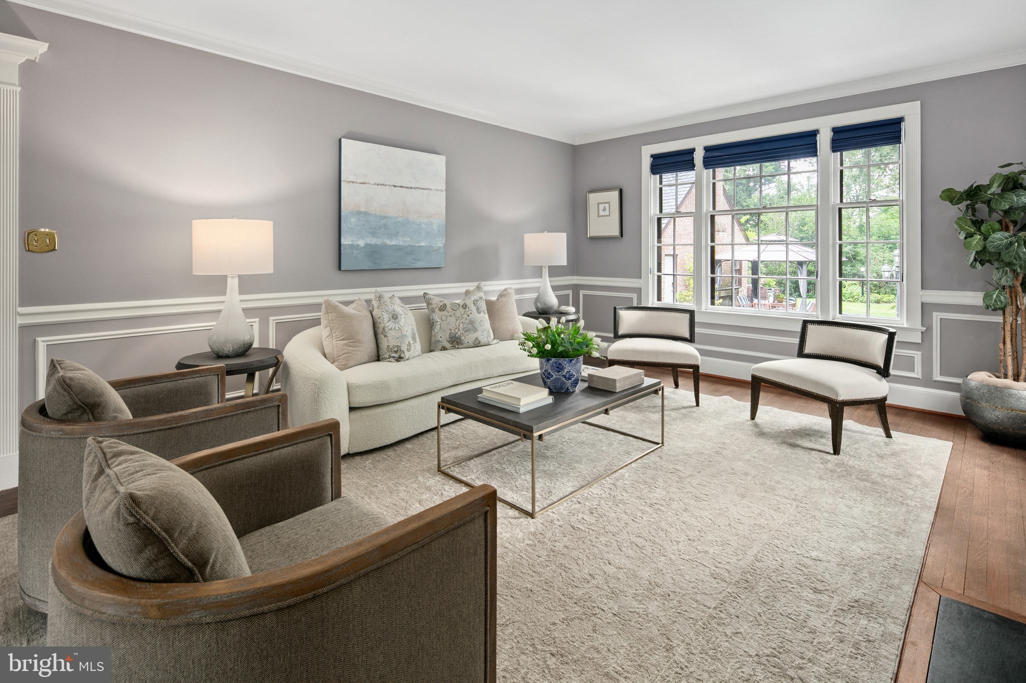 1751 Crestwood Dr NW