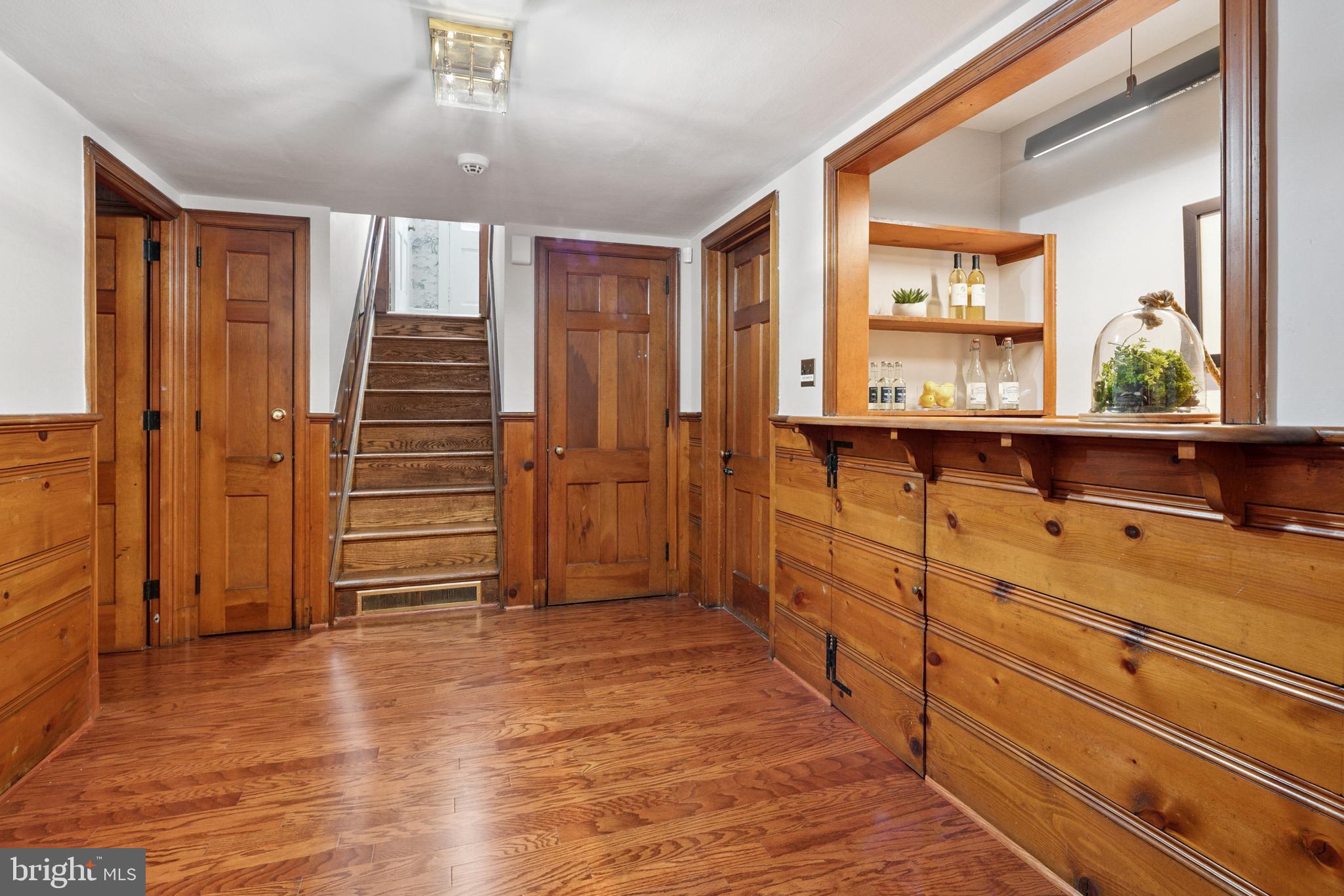 1751 Crestwood Dr NW