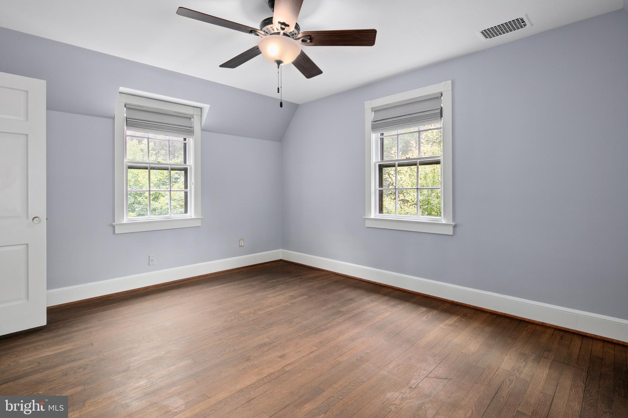 1751 Crestwood Dr NW