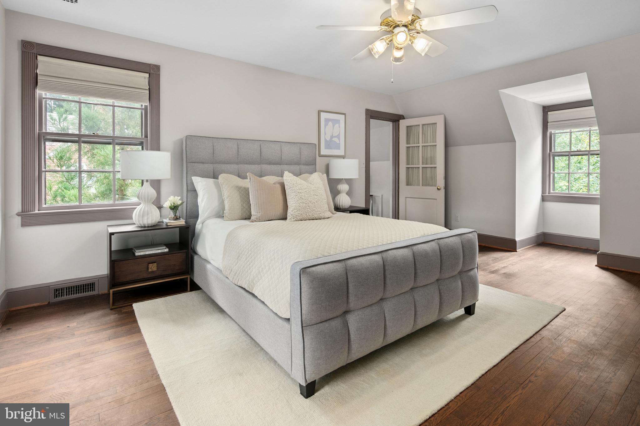 1751 Crestwood Dr NW