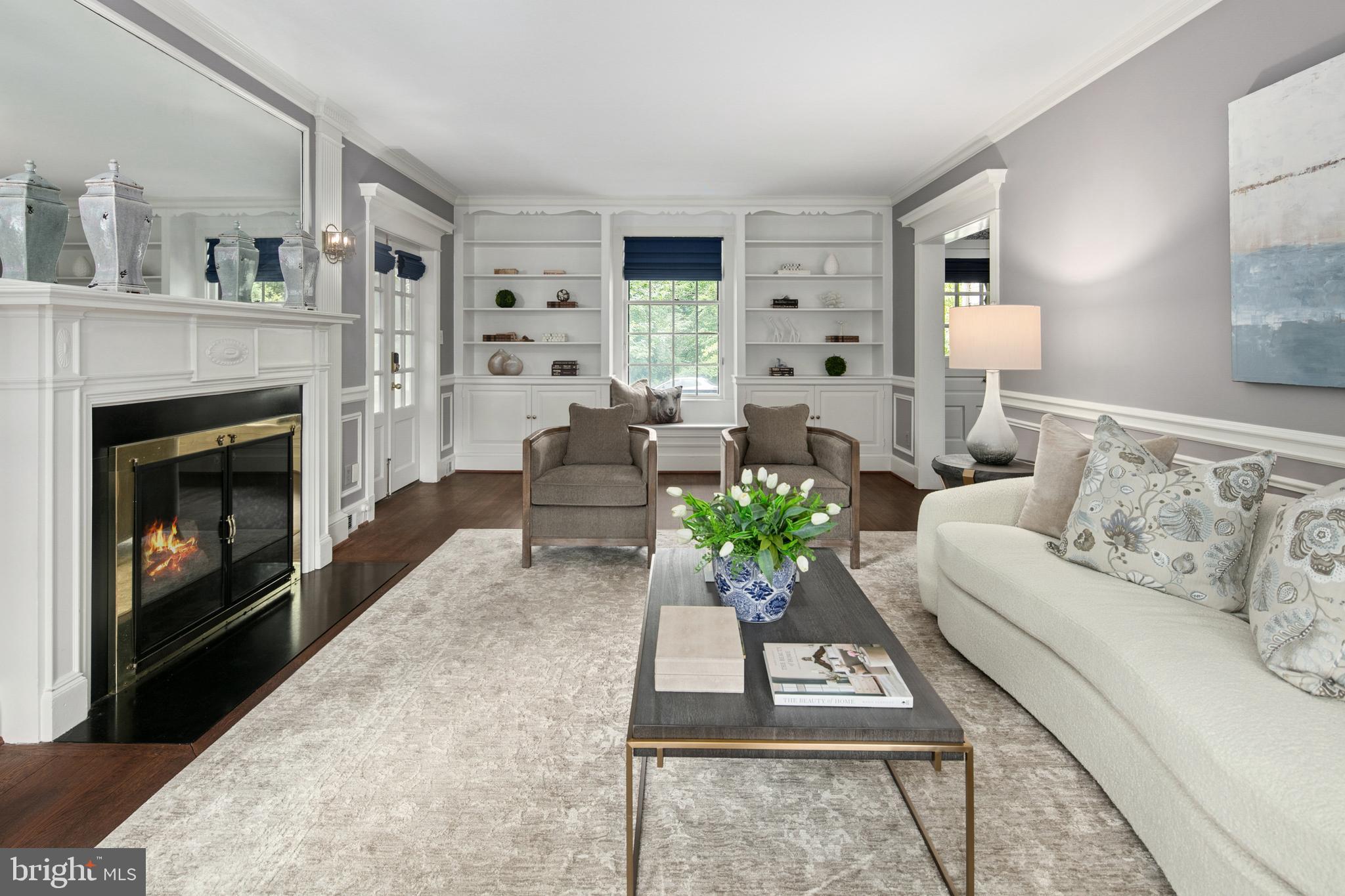 1751 Crestwood Dr NW