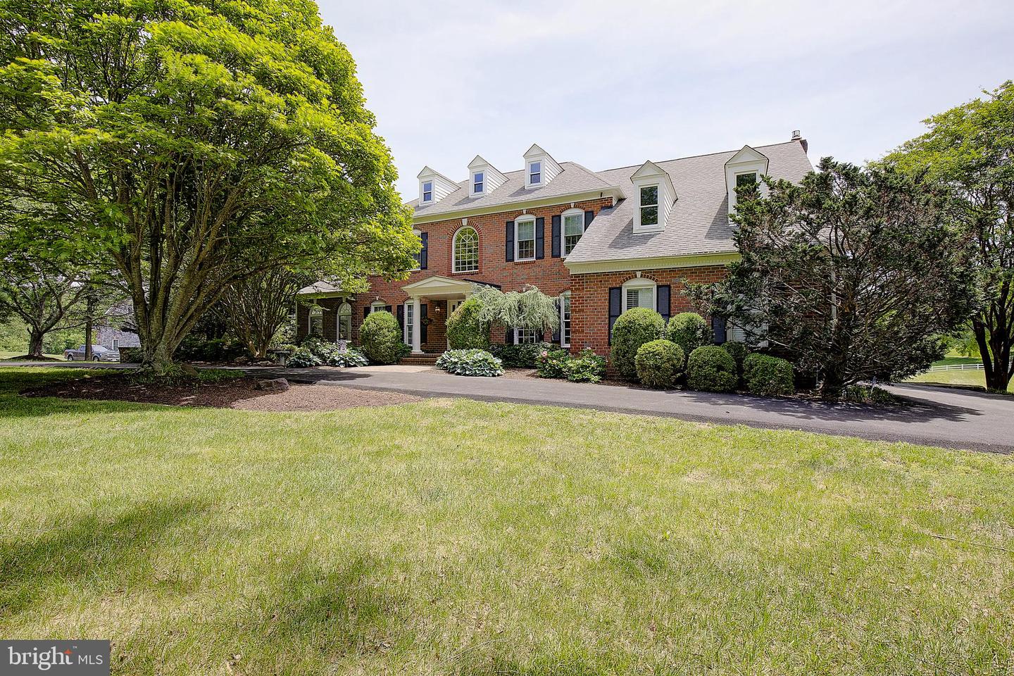 853 Davidson Xing