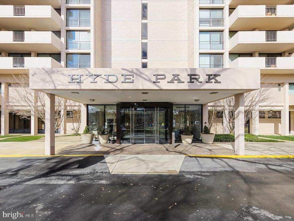 4141 N Henderson Rd #913