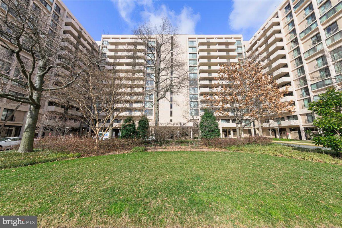 4141 N Henderson Rd #913