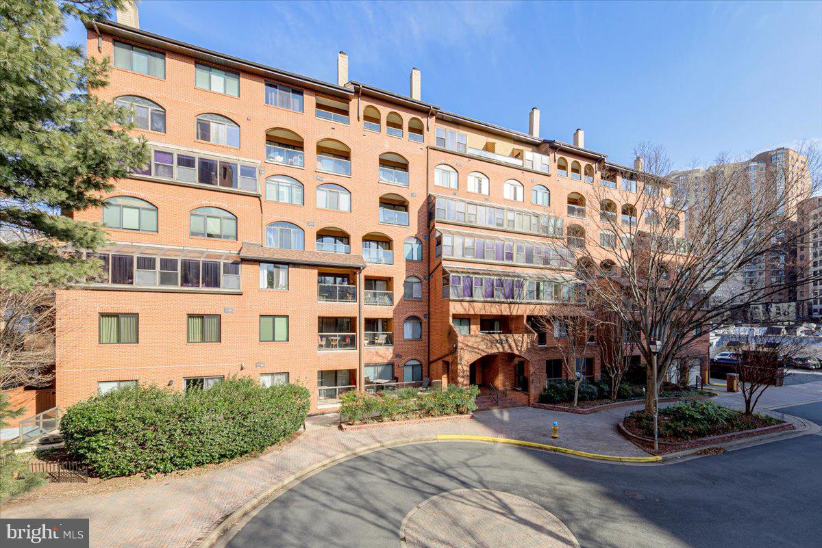 1029 N Stuart St #304