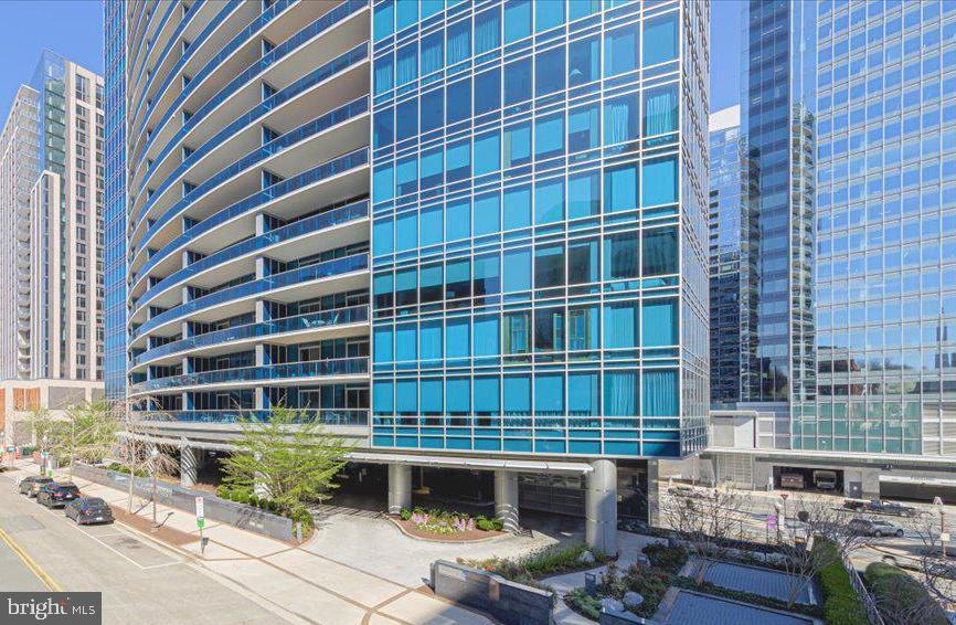 1881 N Nash St #702