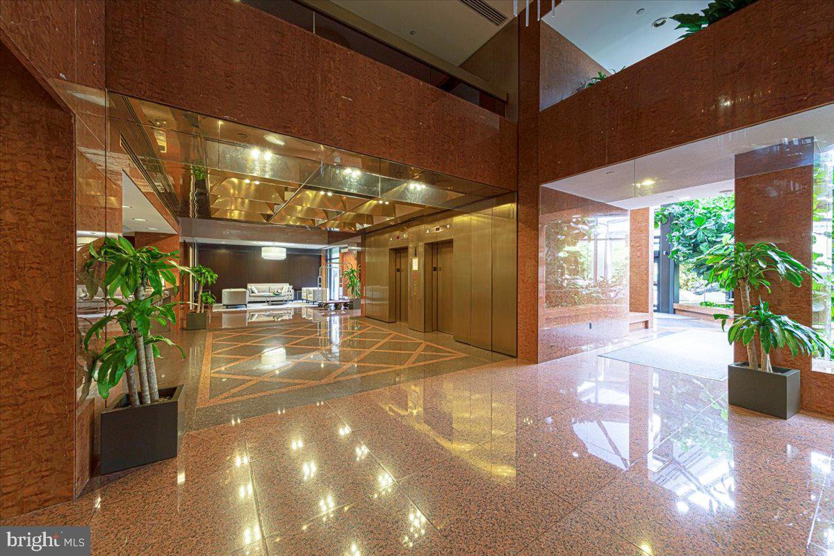 1530 Key Blvd #904