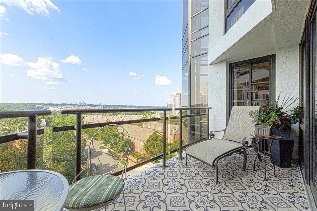 1530 Key Blvd #904