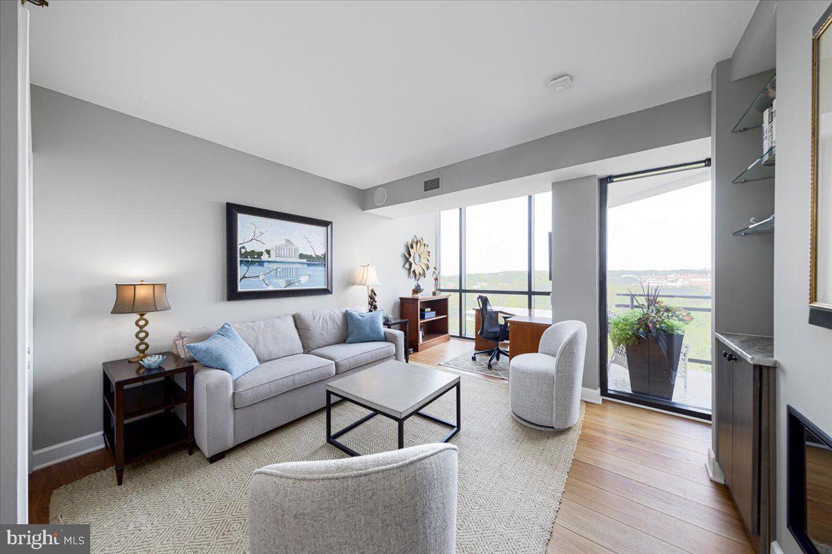 1530 Key Blvd #904