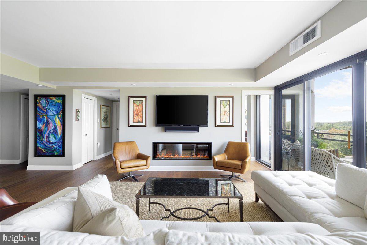 1530 Key Blvd #904