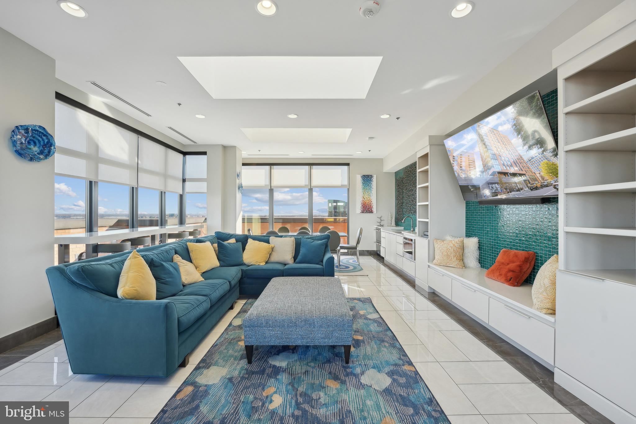 2000 Clarendon Blvd #Ph05