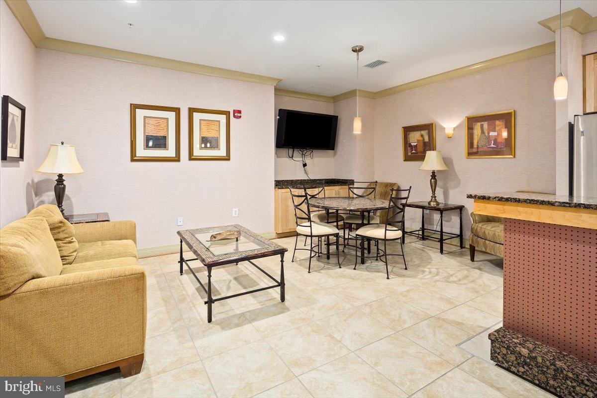2220 N Fairfax Dr #308