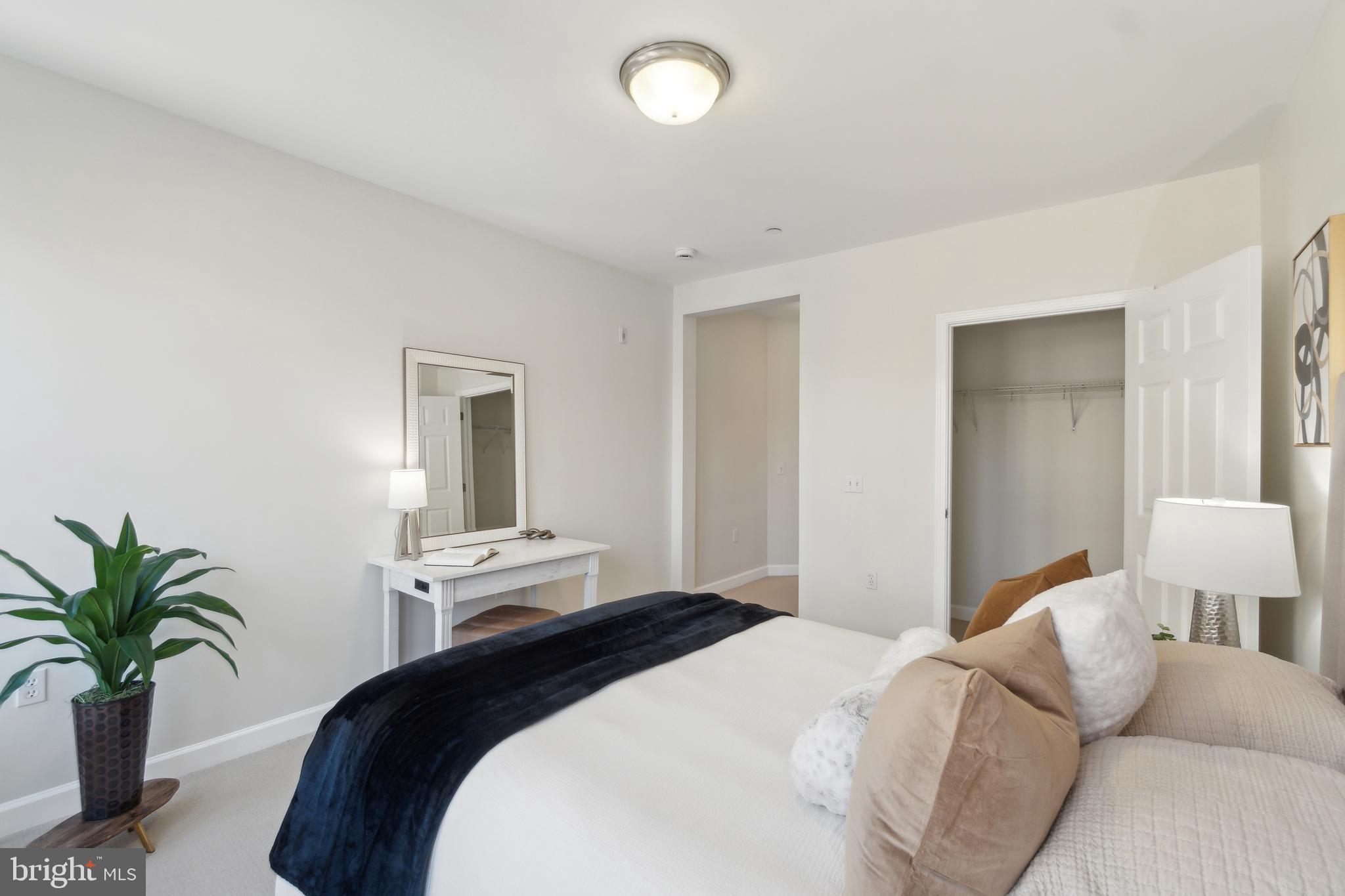 2101 N Monroe St #208