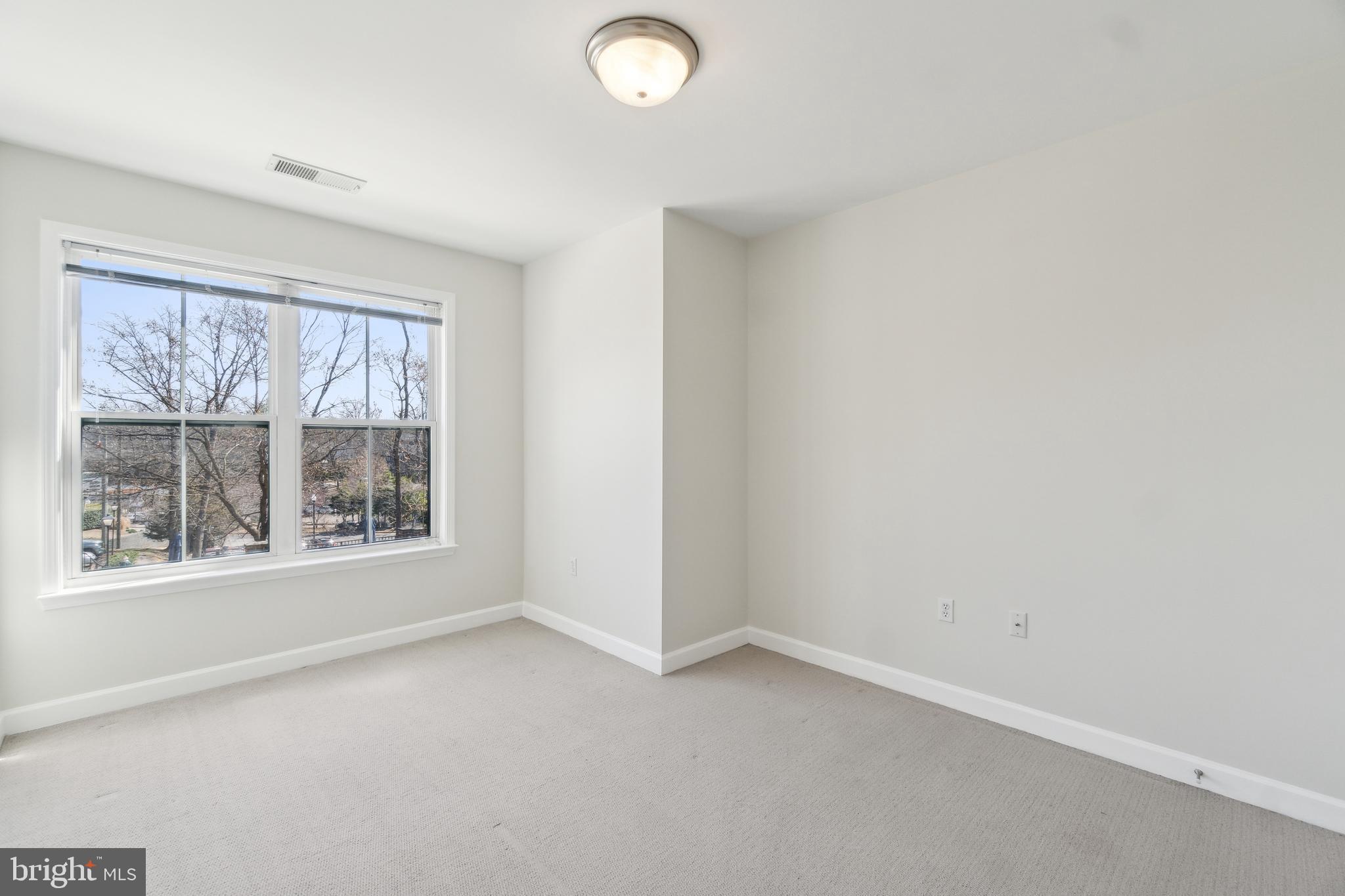 2101 N Monroe St #208