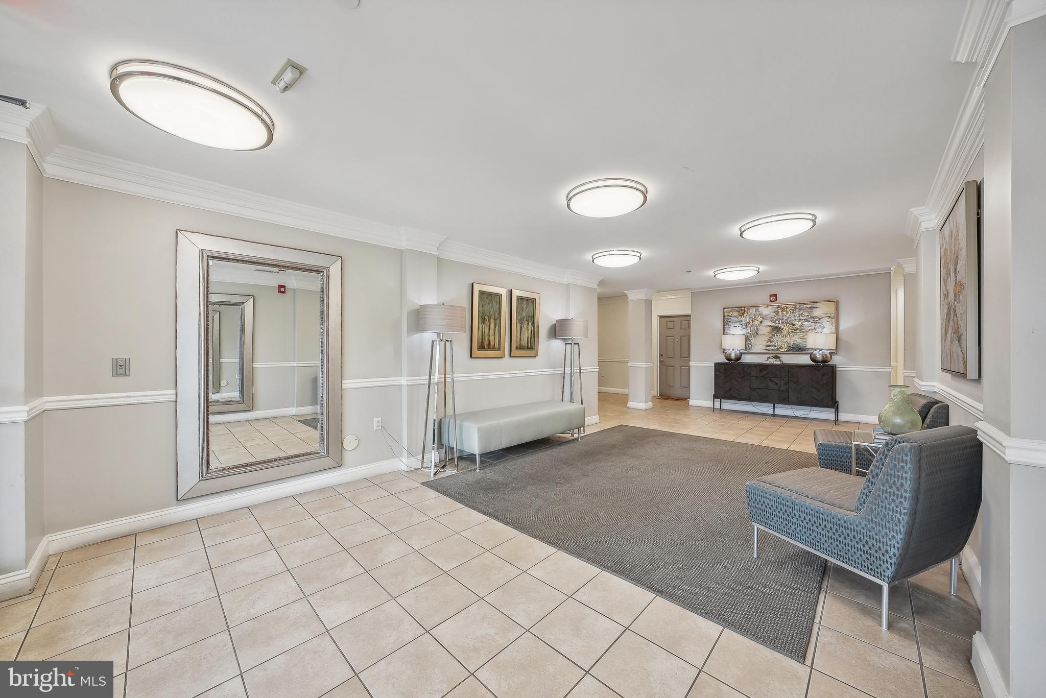 2101 N Monroe St #208