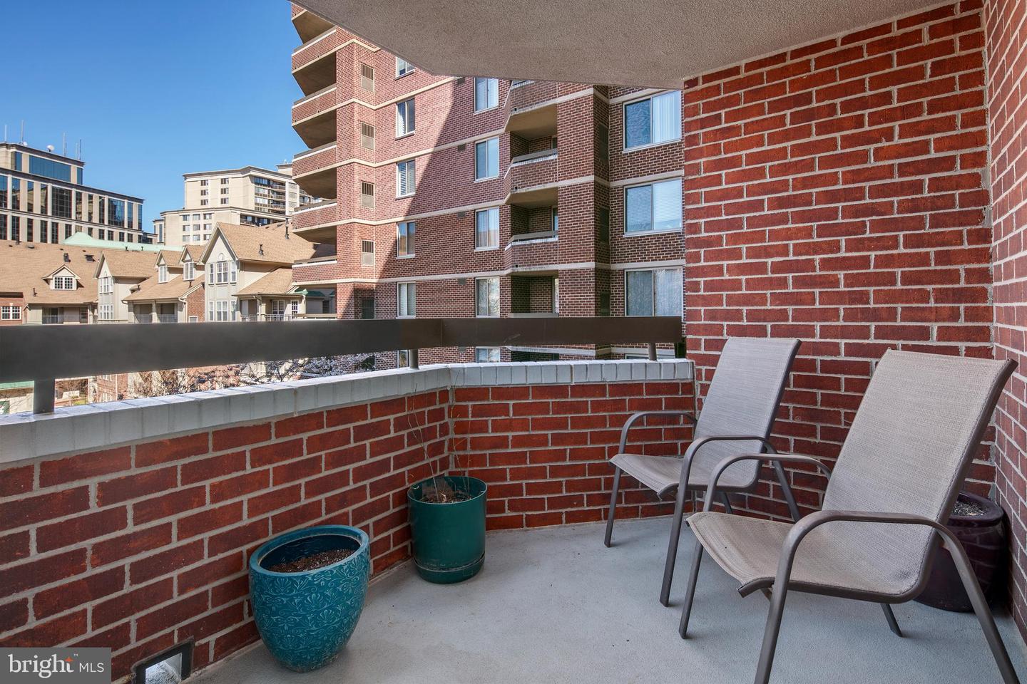 1276 N Wayne St #408