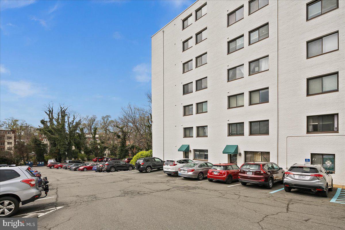 2016 N Adams St N #701