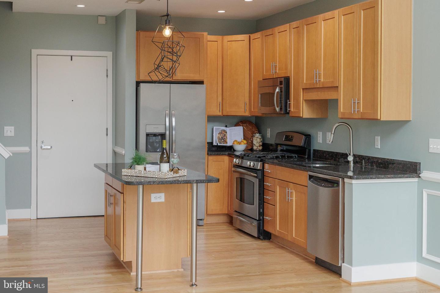 1800 Wilson Blvd #424