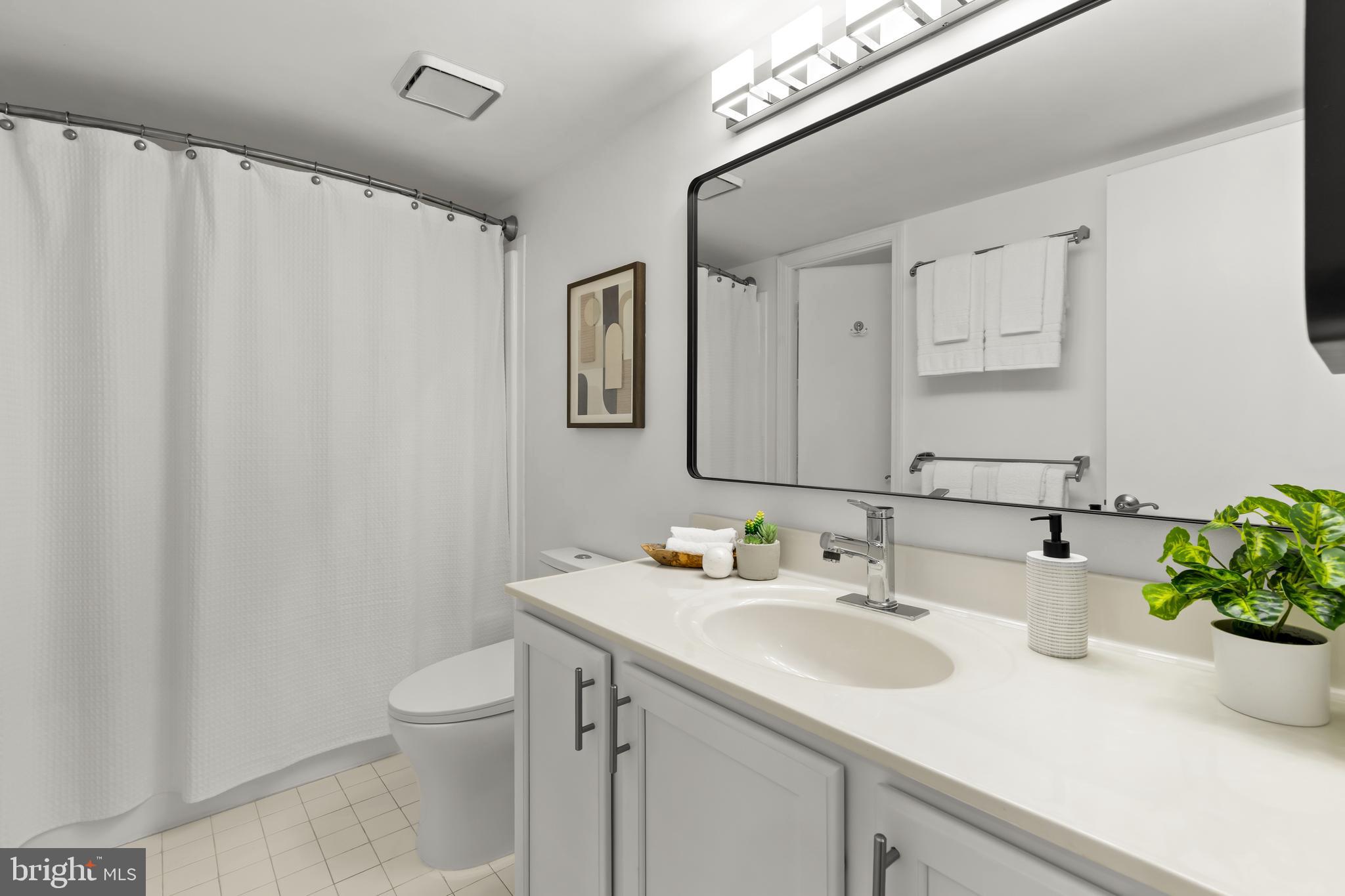 1001 N Randolph St #910