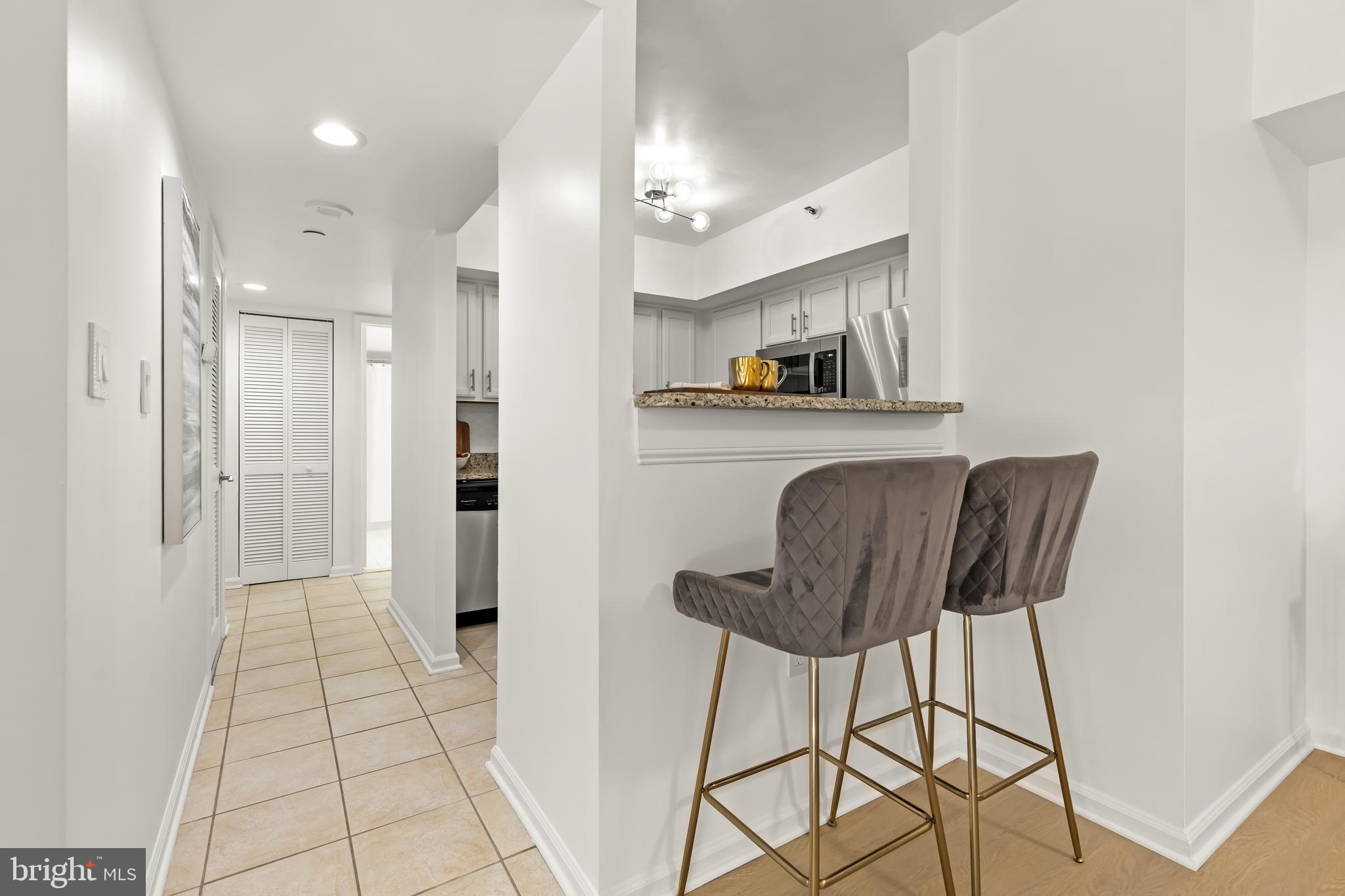 1001 N Randolph St #910