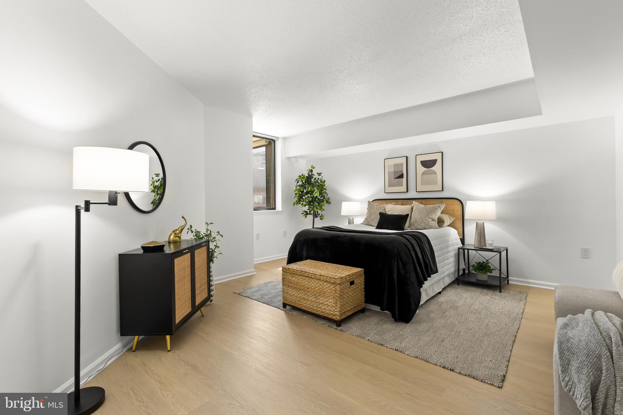 1001 N Randolph St #910