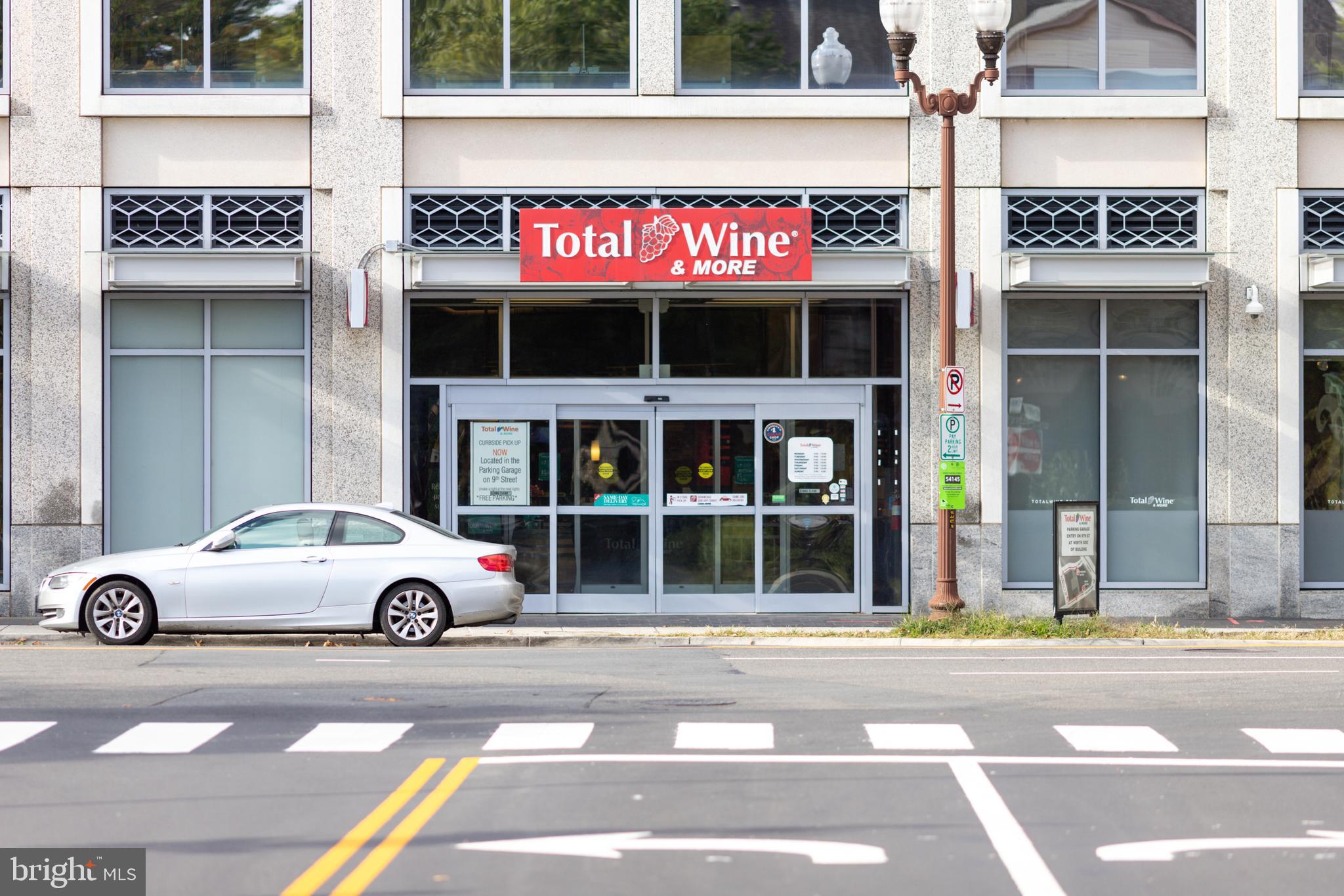 1001 N Randolph St #910