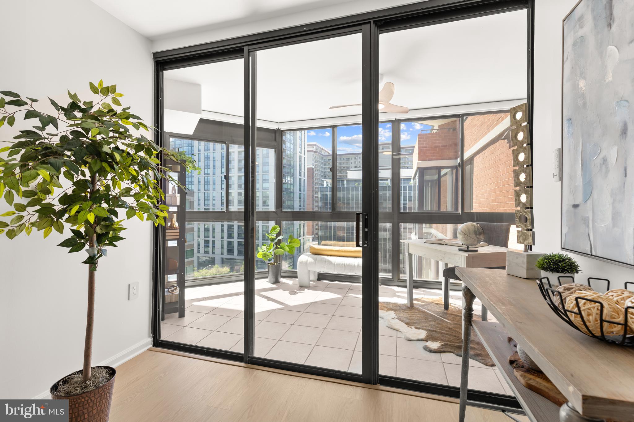 1001 N Randolph St #910