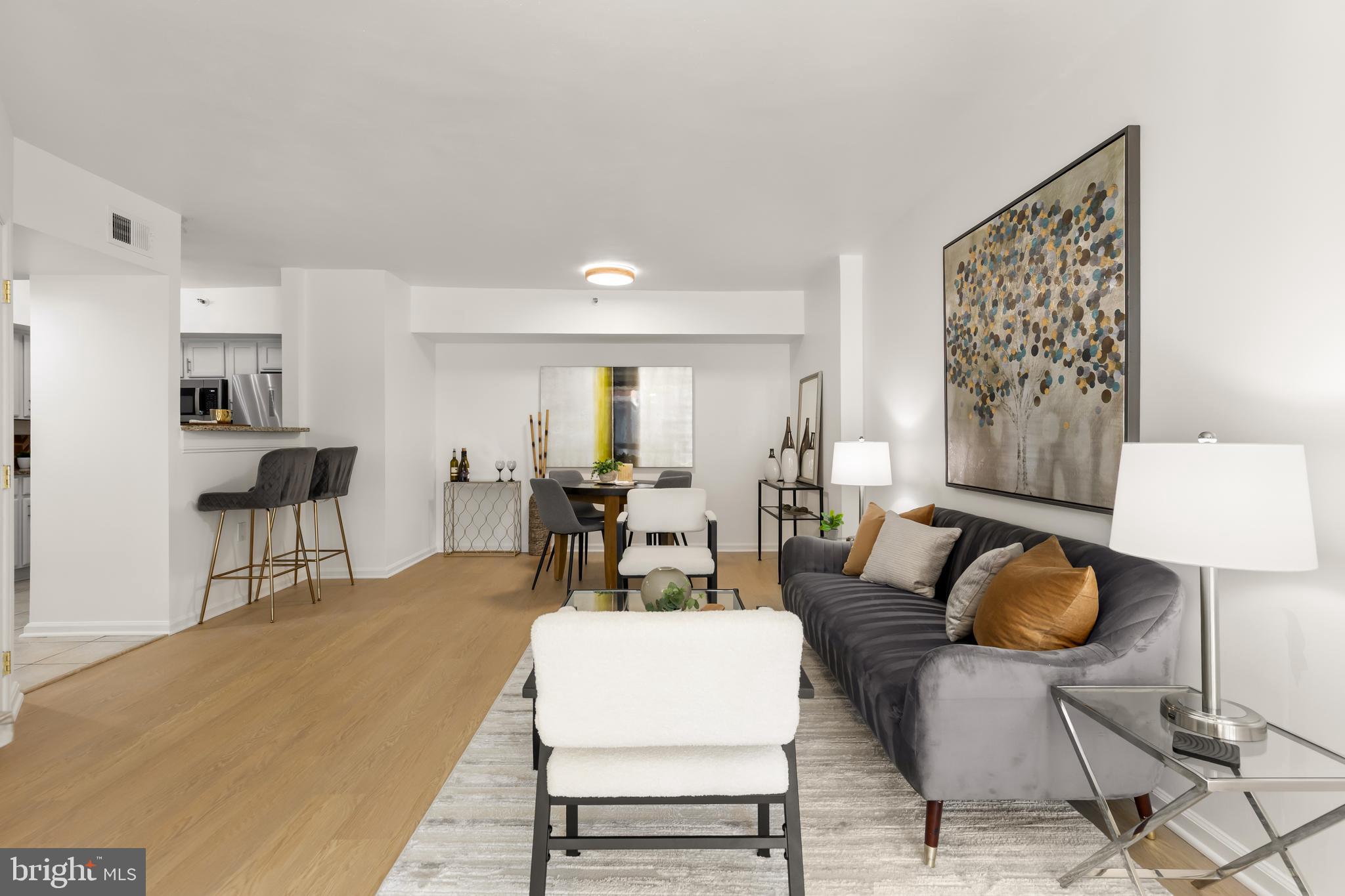 1001 N Randolph St #910