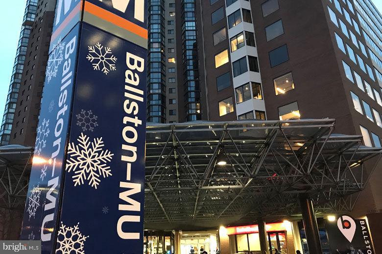 1001 N Randolph St #910