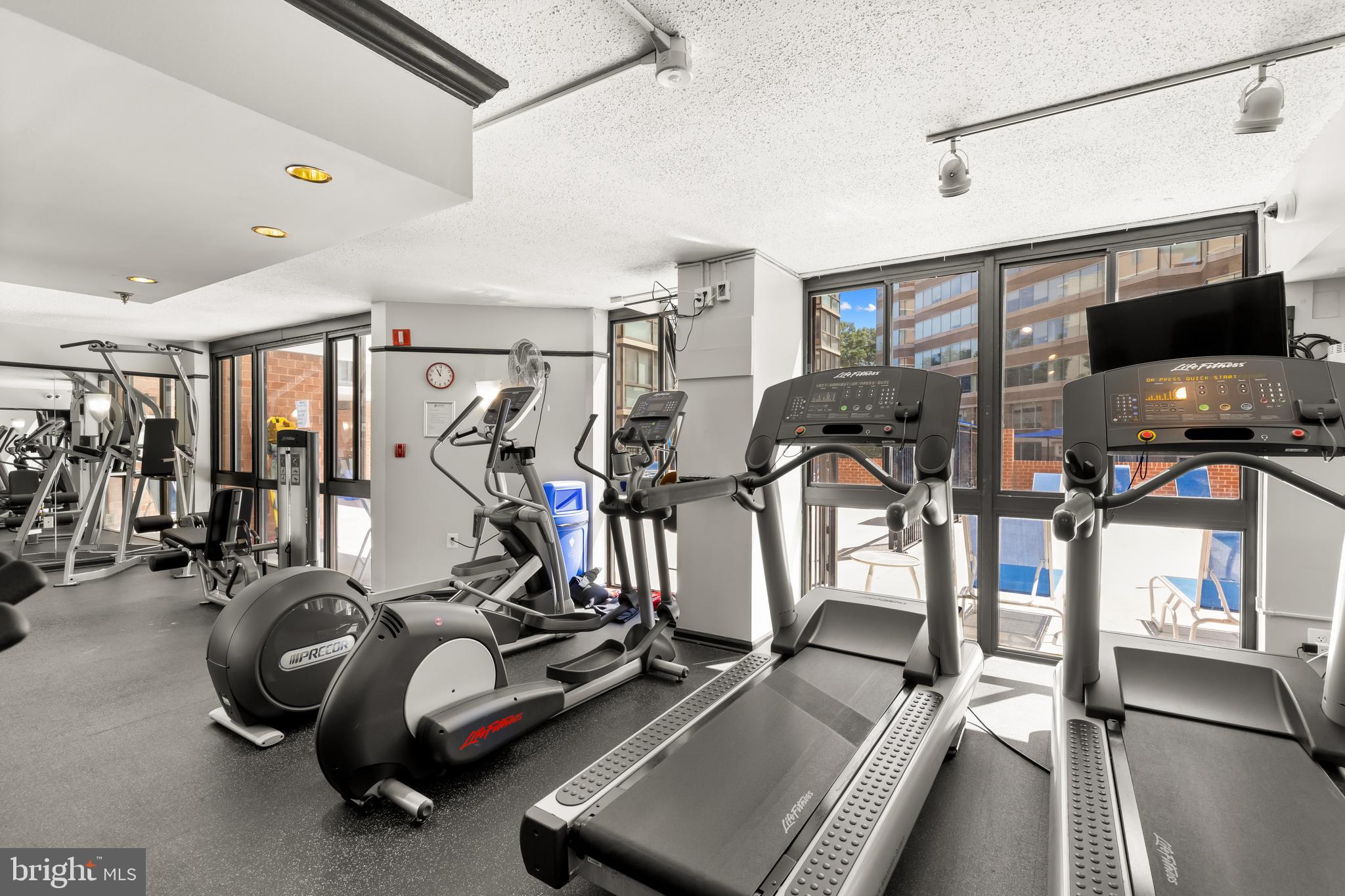 1001 N Randolph St #910