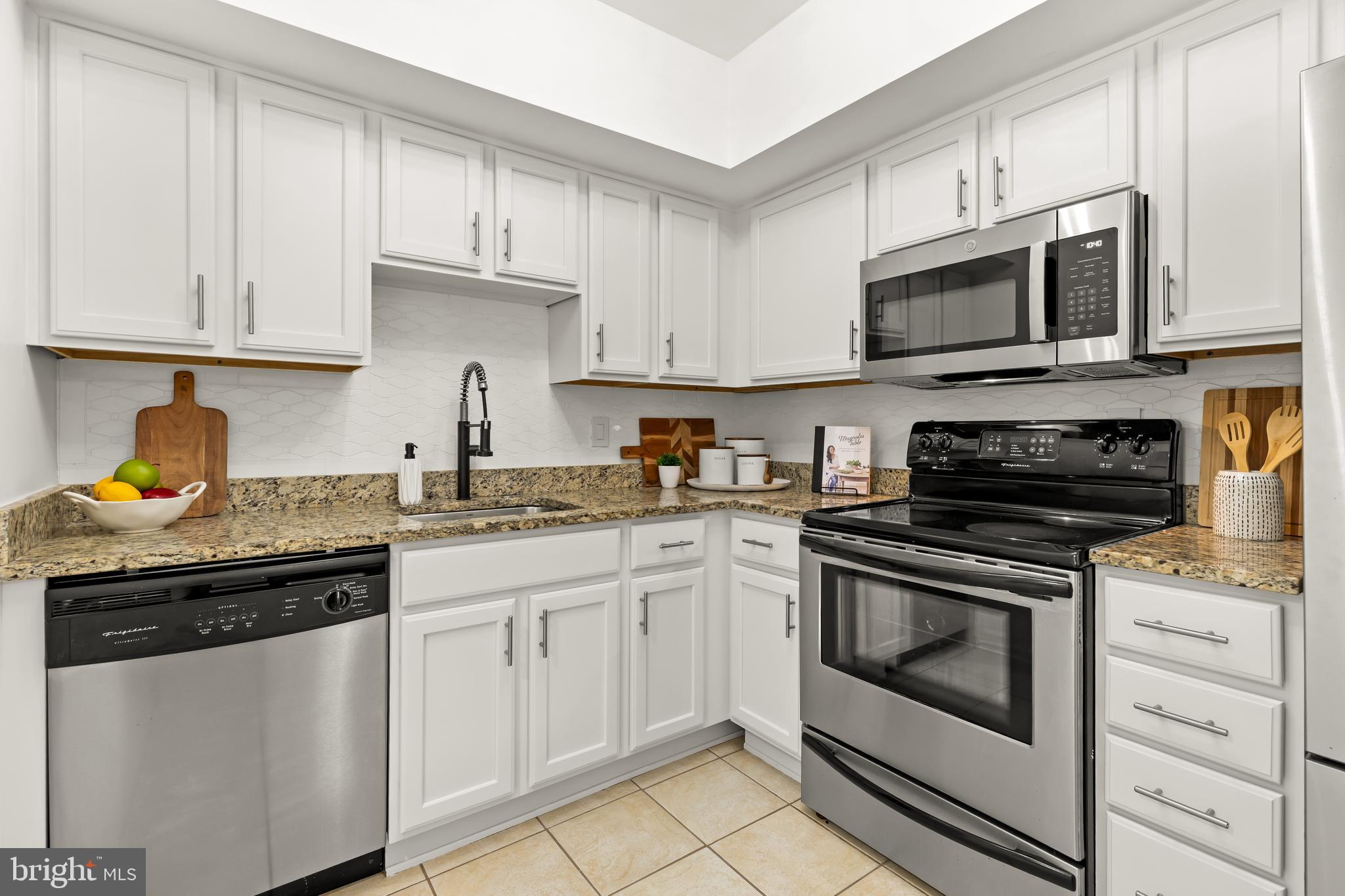 1001 N Randolph St #910